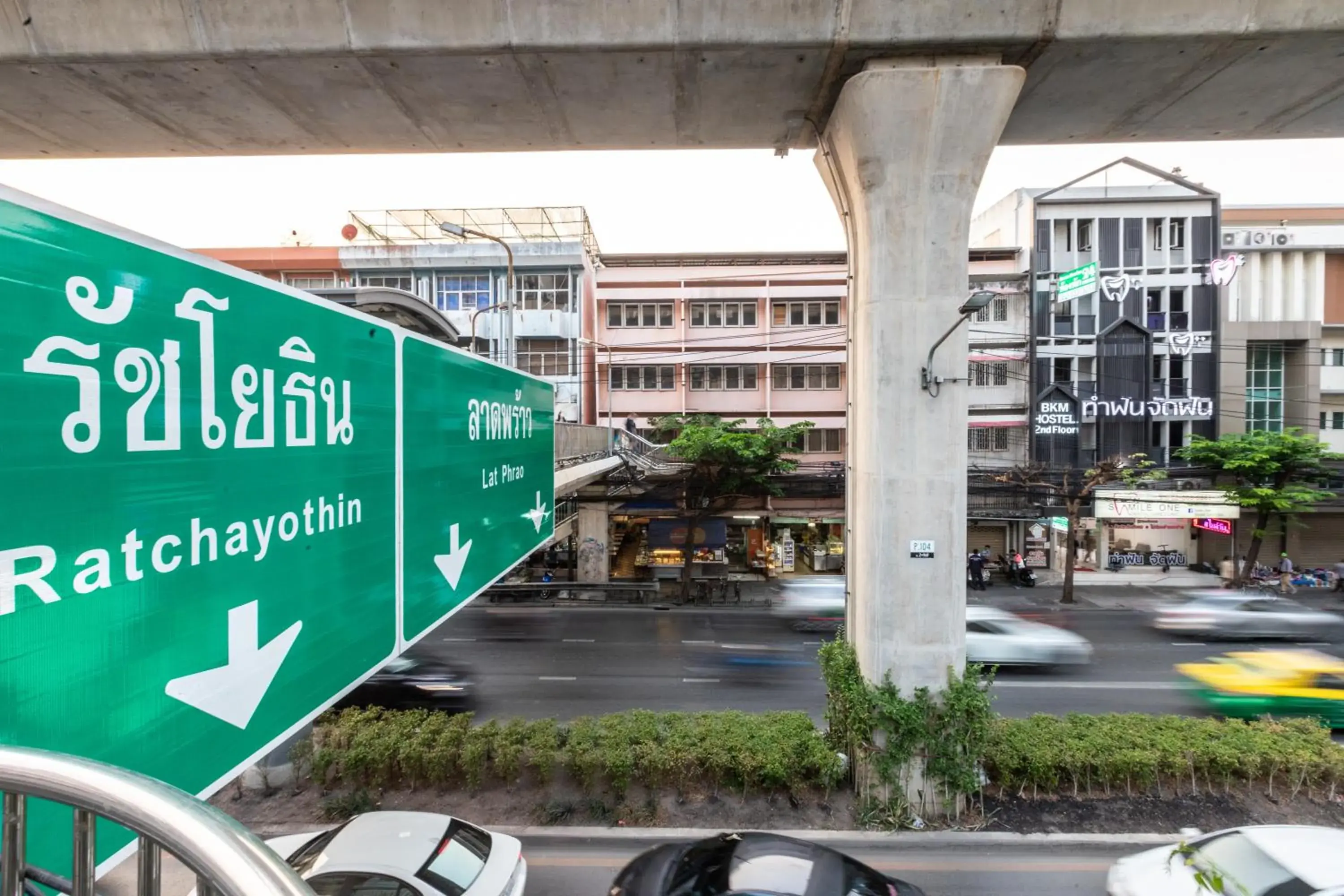 Property building in Baan Kun Mhor Hostel บ้านคุณหมอโฮสเทล Property building in Baan Kun Mhor Hostel บ้านคุณหมอโฮสเทล