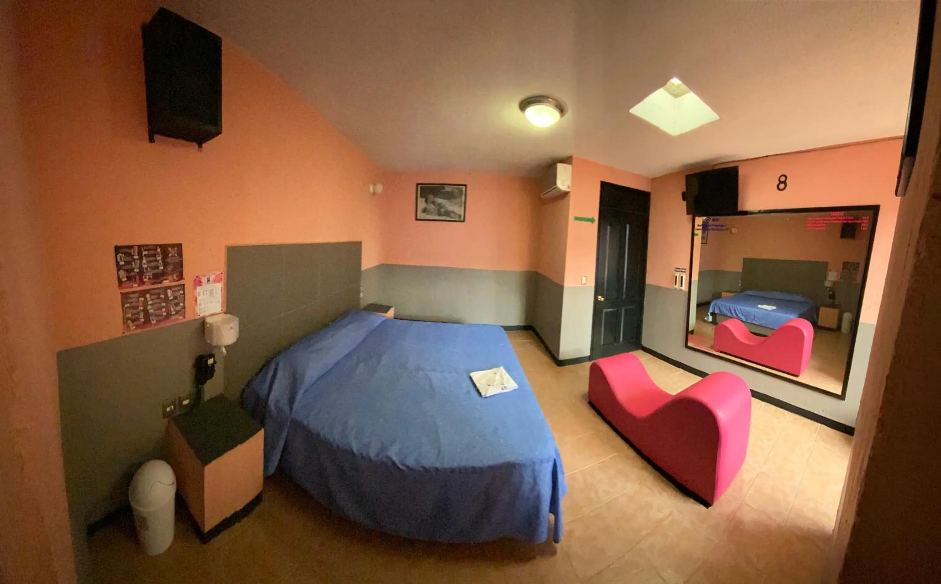 Bed in Motel Flamingos