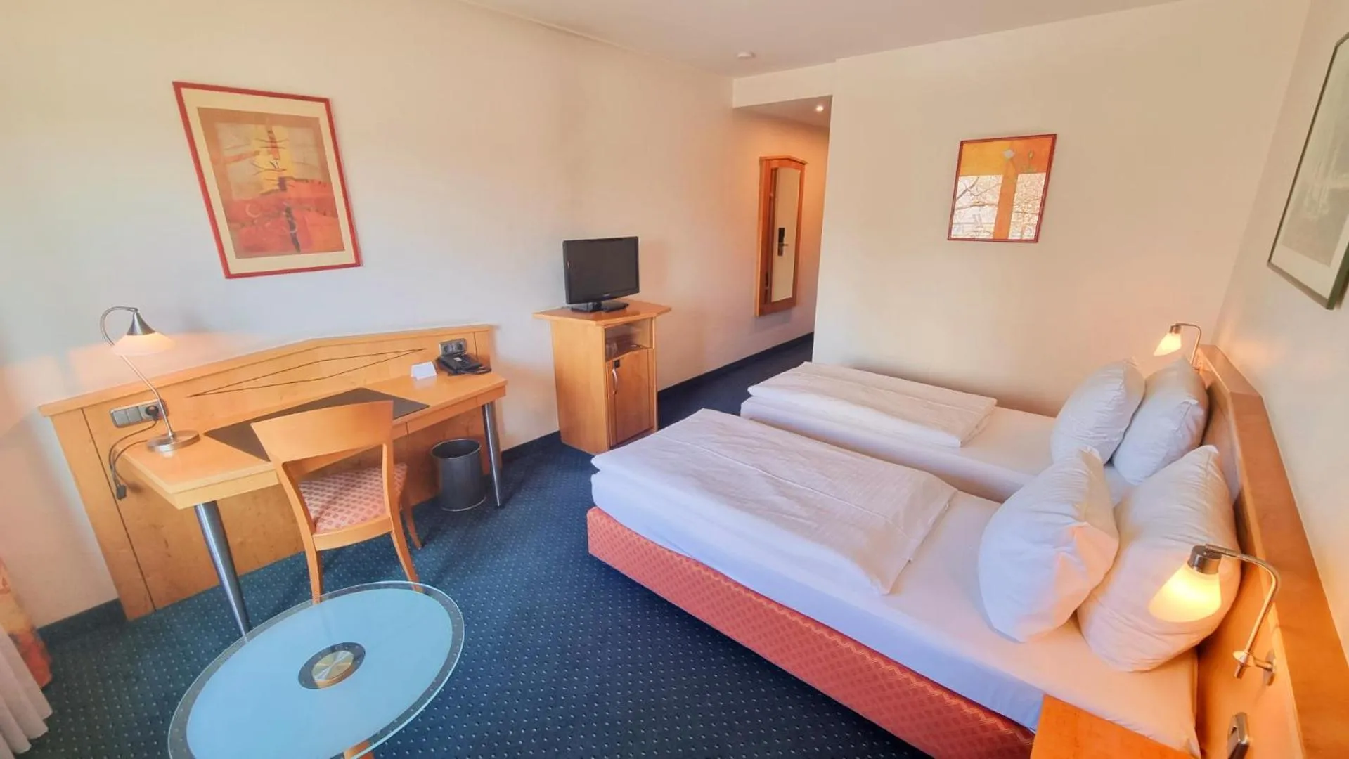 Photo of the whole room, Bed in Hotel Panorama Hamburg-Billstedt