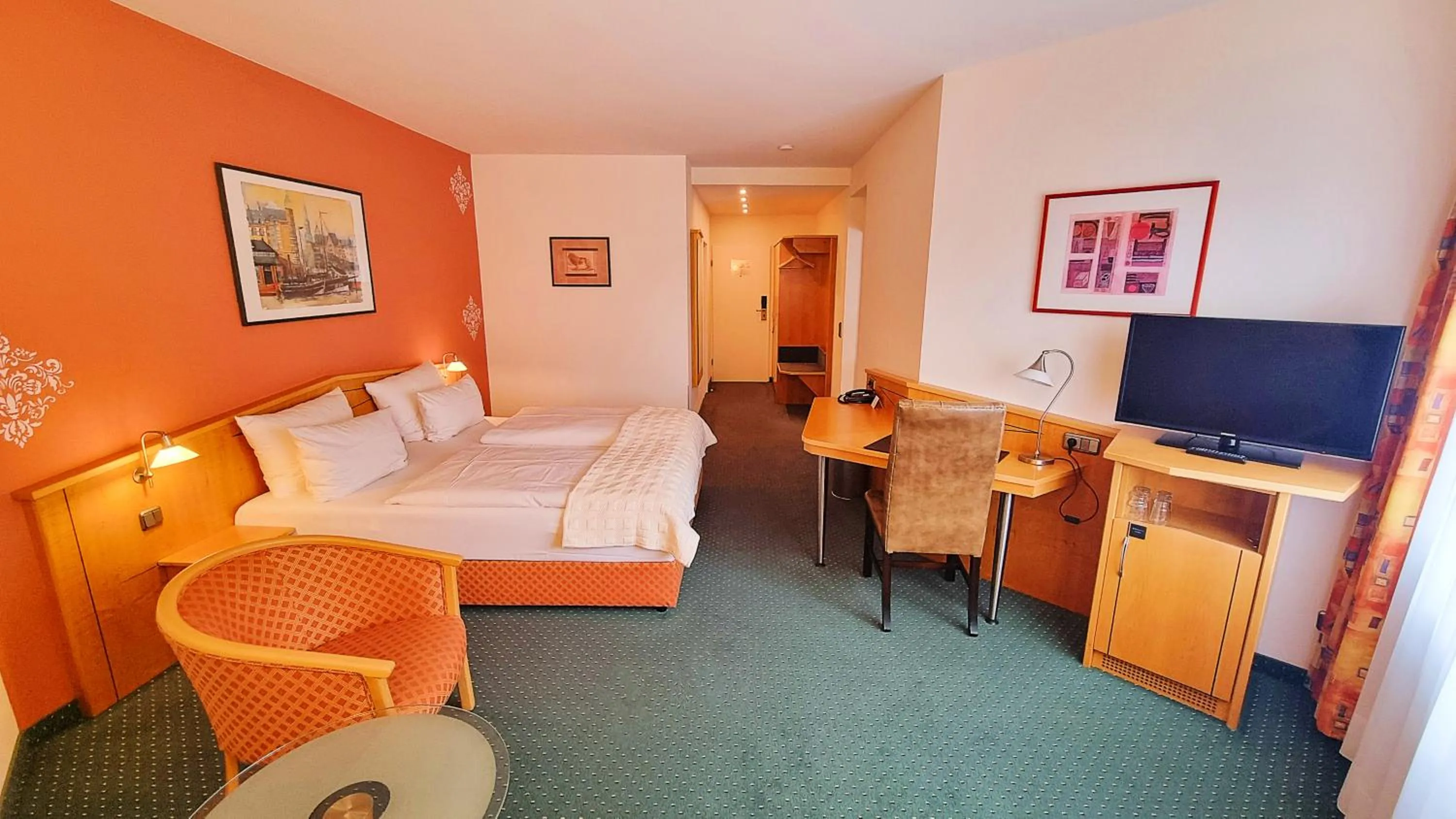 Photo of the whole room, Bed in Hotel Panorama Hamburg-Billstedt