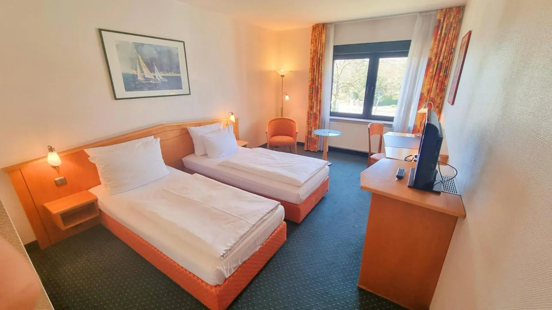 Photo of the whole room, Bed in Hotel Panorama Hamburg-Billstedt Photo of the whole room, Bed in Hotel Panorama Hamburg-Billstedt