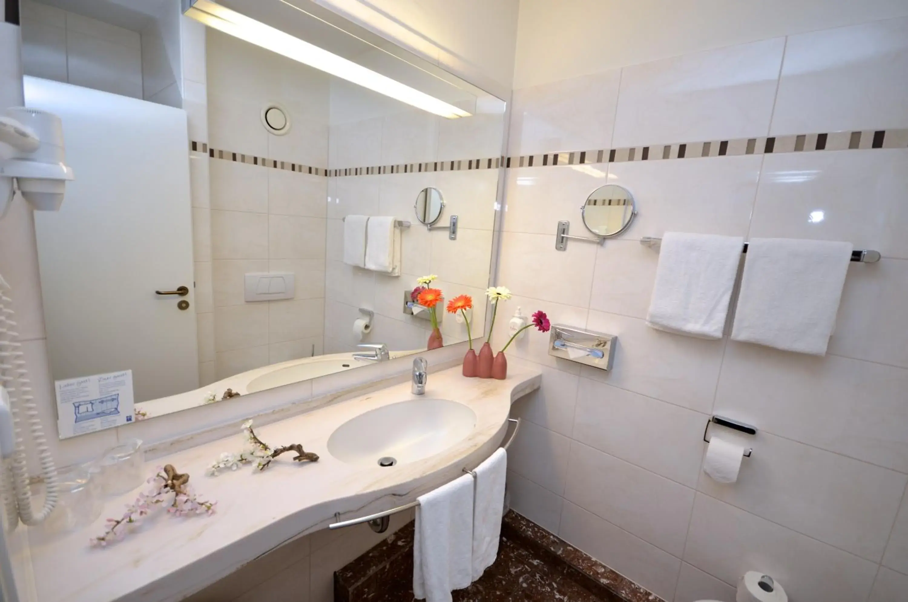 Bathroom in Hotel Panorama Hamburg-Billstedt Bathroom in Hotel Panorama Hamburg-Billstedt