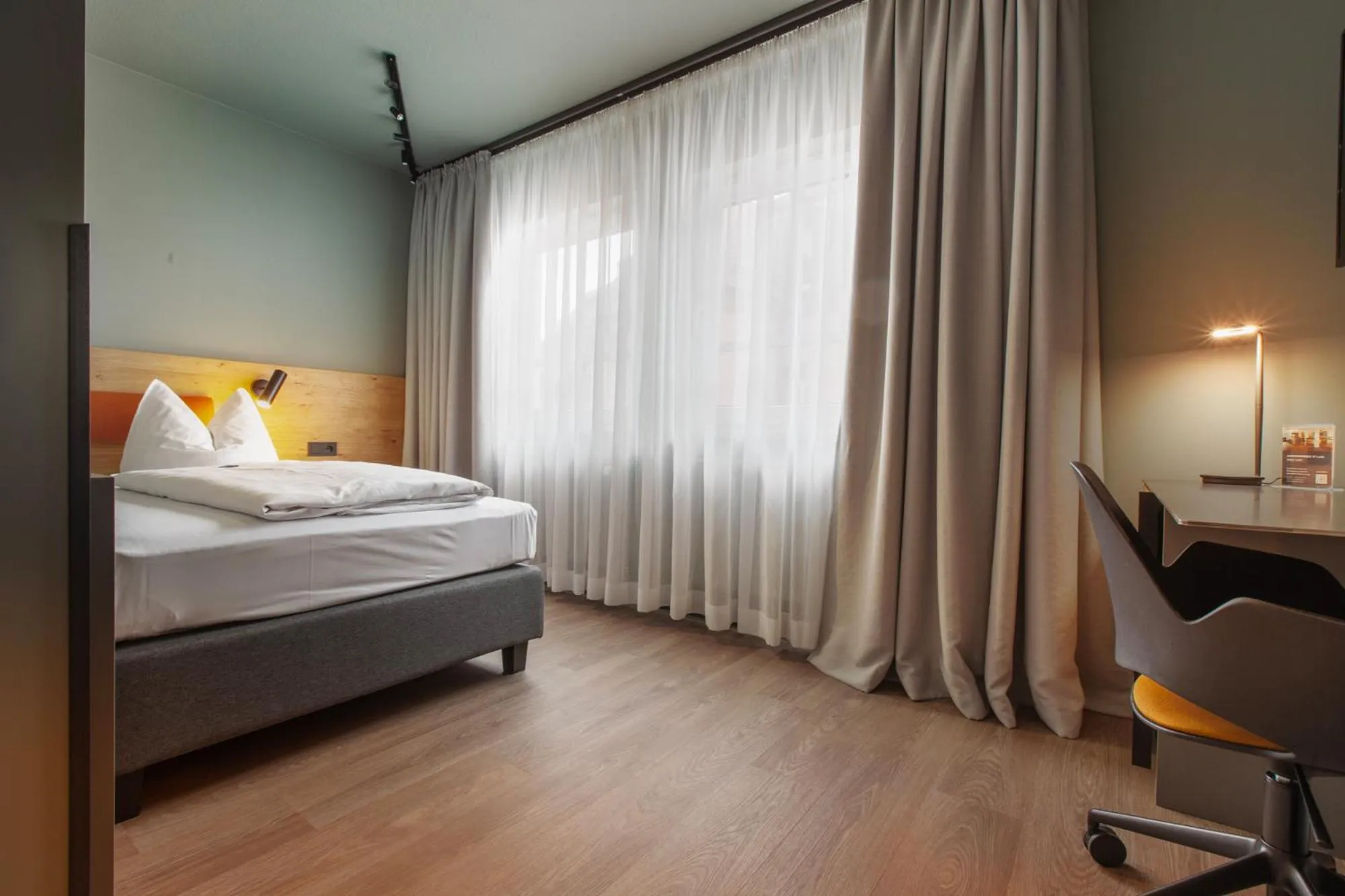 Photo of the whole room, Bed in Hotel am Jakobsmarkt