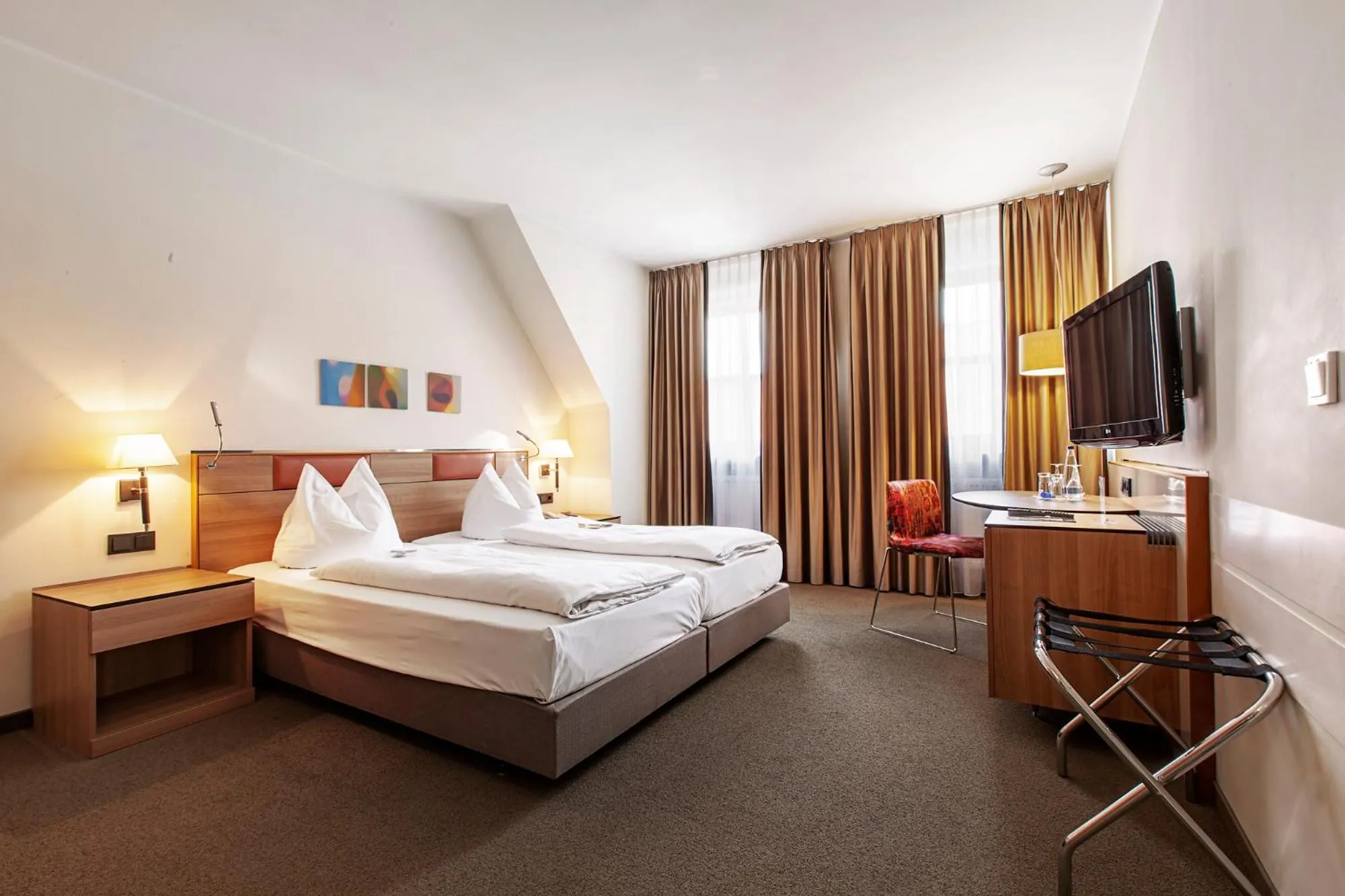 Photo of the whole room, Bed in Hotel am Jakobsmarkt