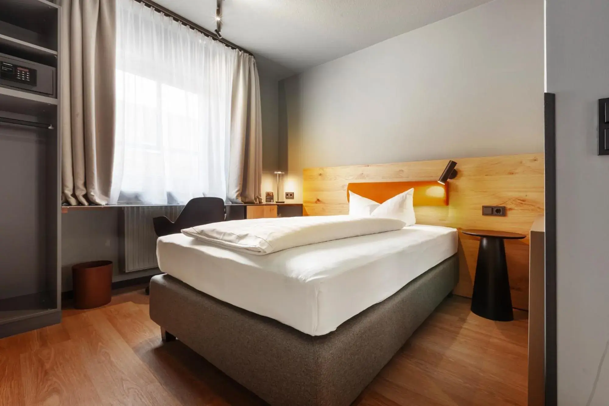 Photo of the whole room, Bed in Hotel am Jakobsmarkt Photo of the whole room, Bed in Hotel am Jakobsmarkt