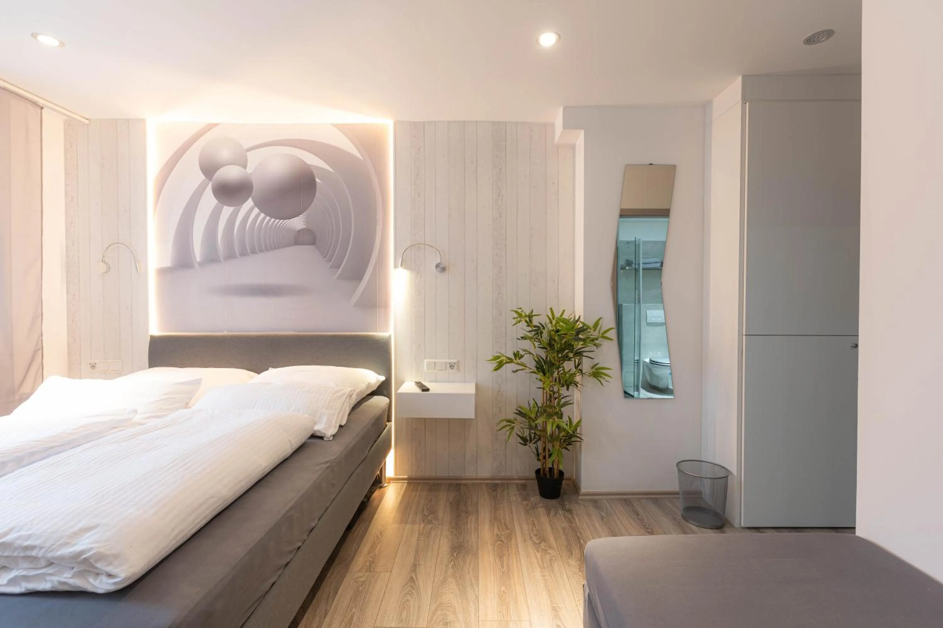 Other, Bed in Messe-Hotelzimmer-Einzimmerappartement