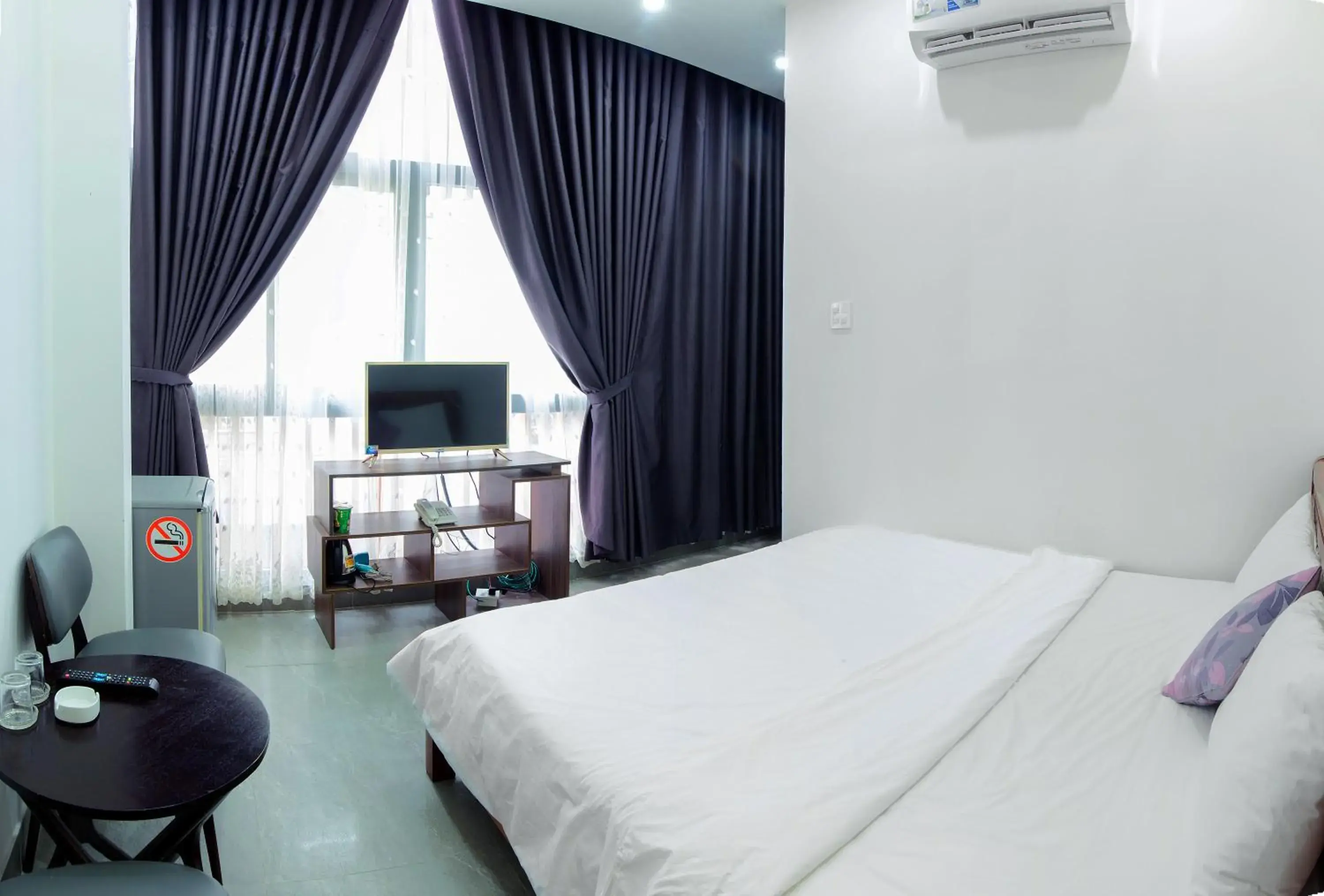 Bedroom, Bed in Hoa Cát Hotel Bedroom, Bed in Hoa Cát Hotel