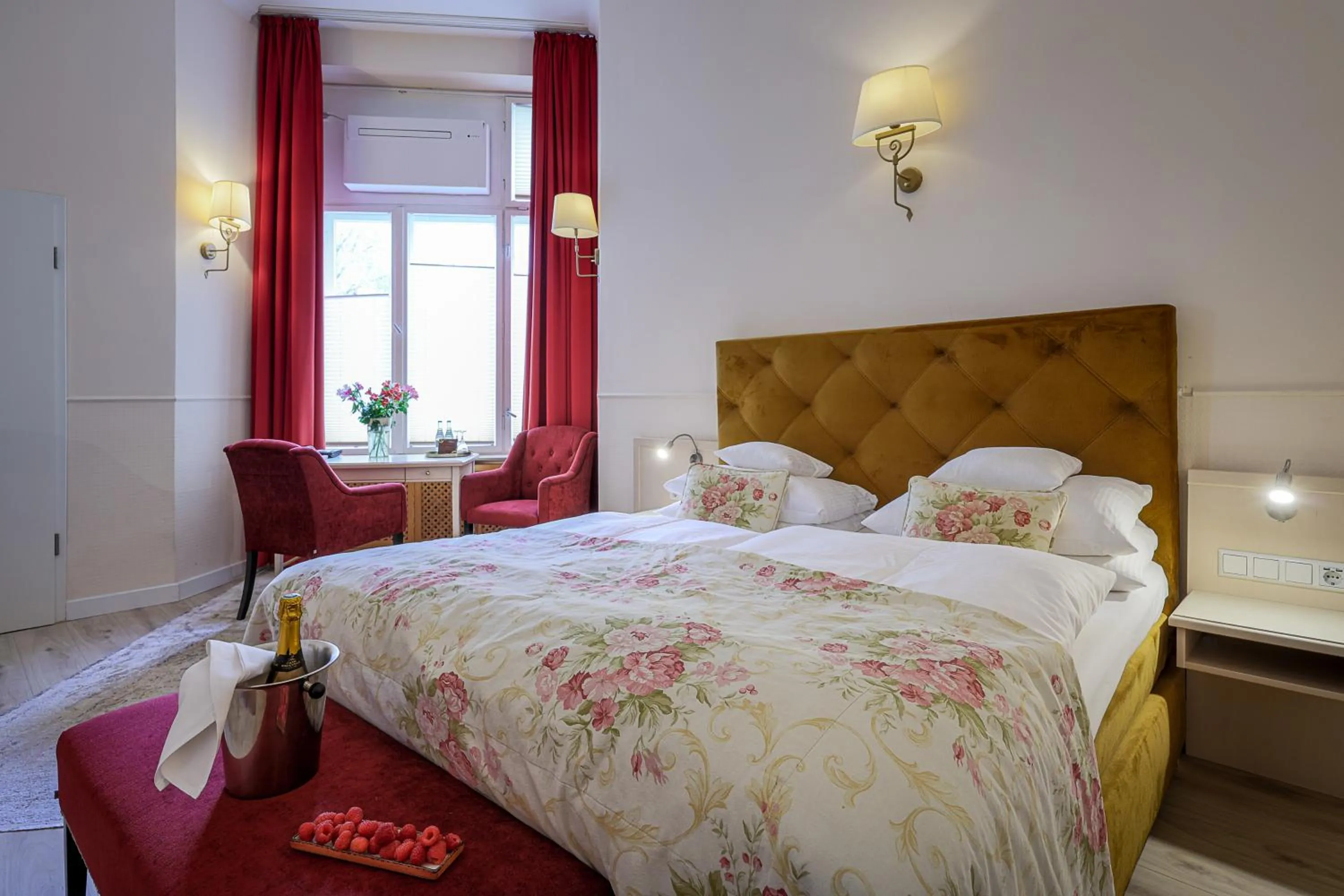 Bed in Hotel Augusta Am Kurfürstendamm