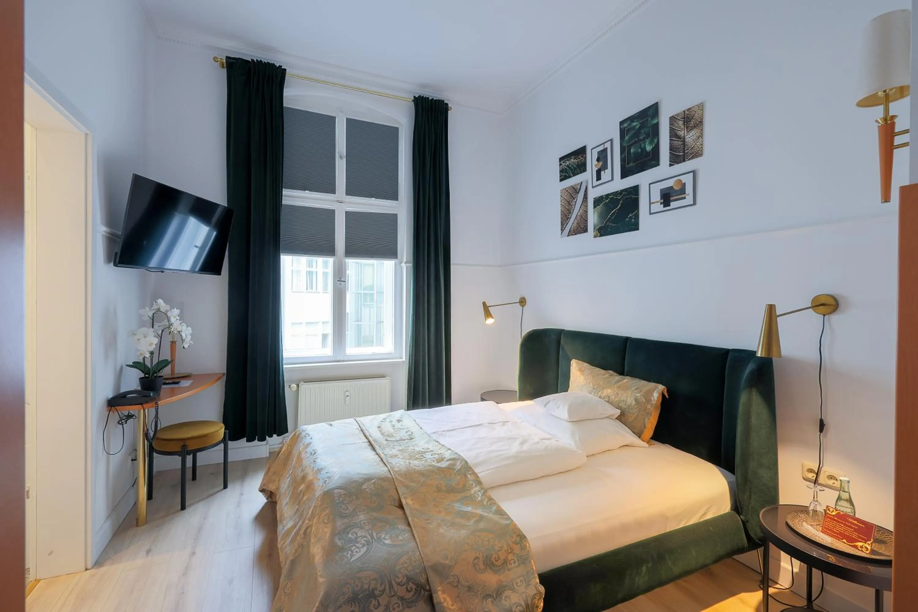 Bed in Hotel Augusta Am Kurfürstendamm