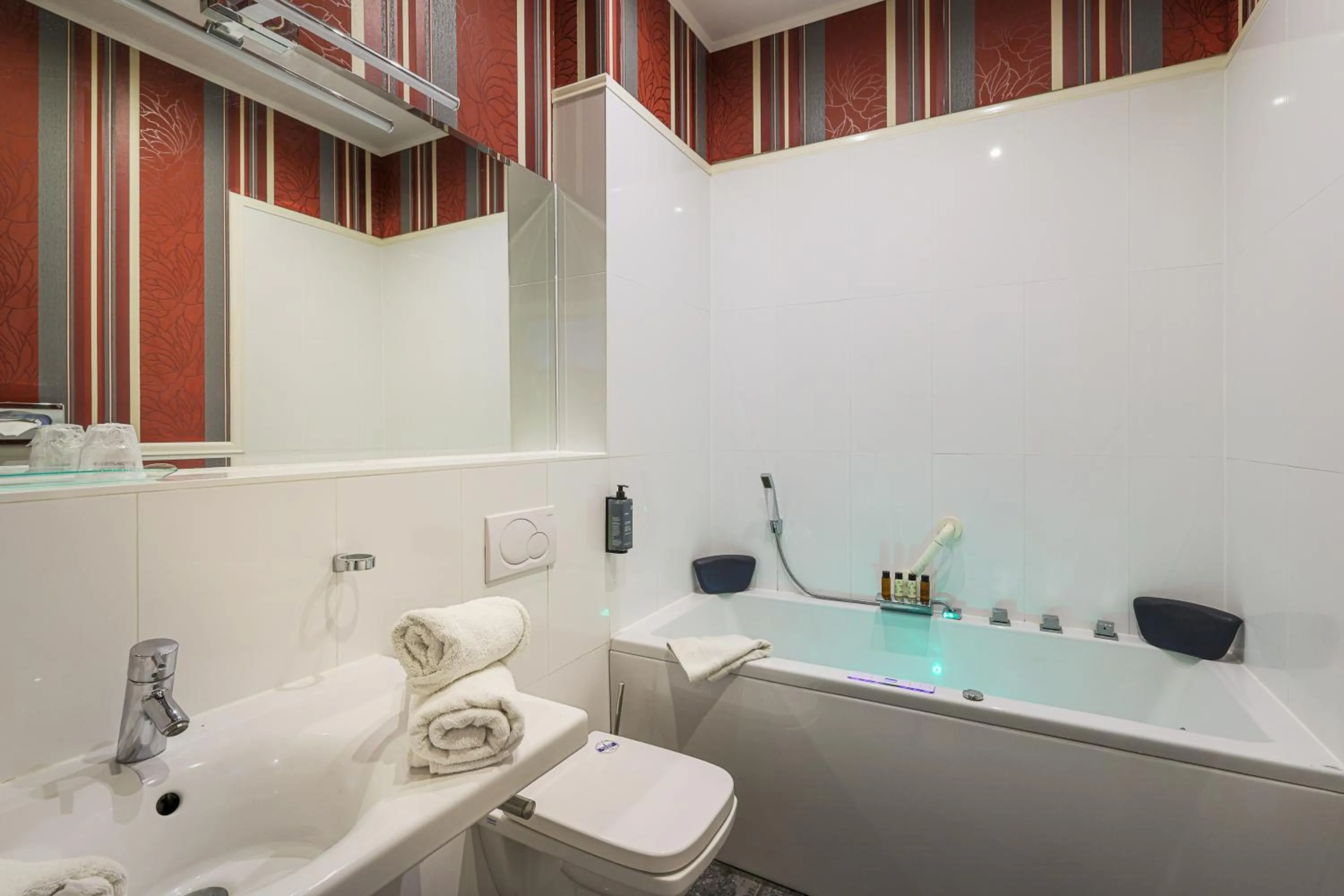 Toilet in Hotel Augusta Am Kurfürstendamm