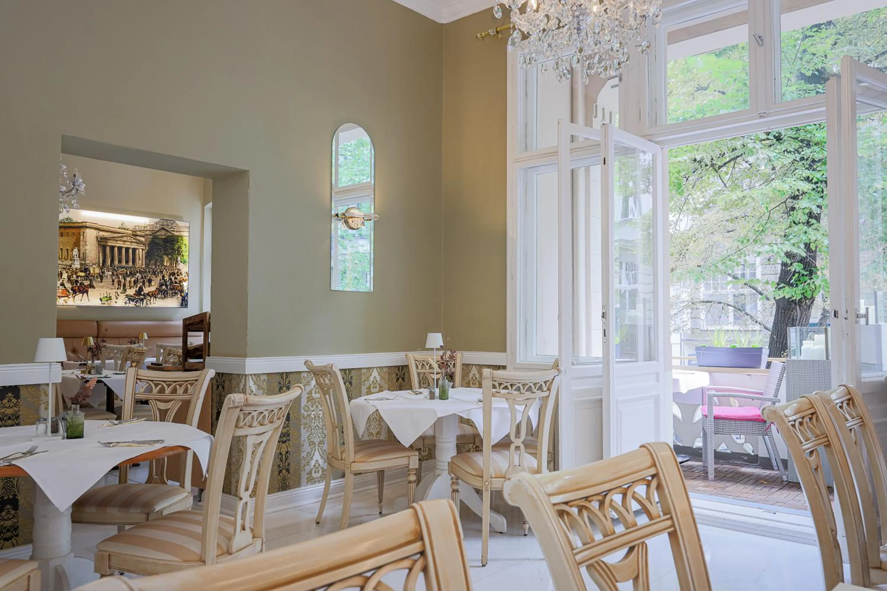 Buffet breakfast in Hotel Augusta Am Kurfürstendamm