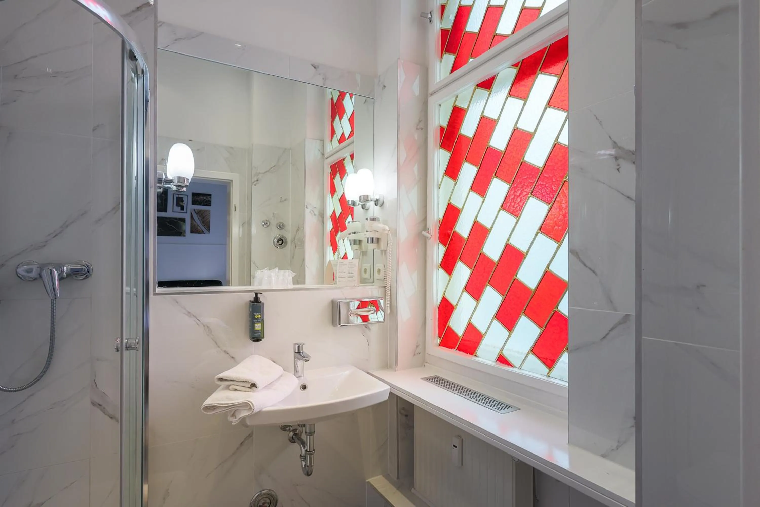 Shower in Hotel Augusta Am Kurfürstendamm