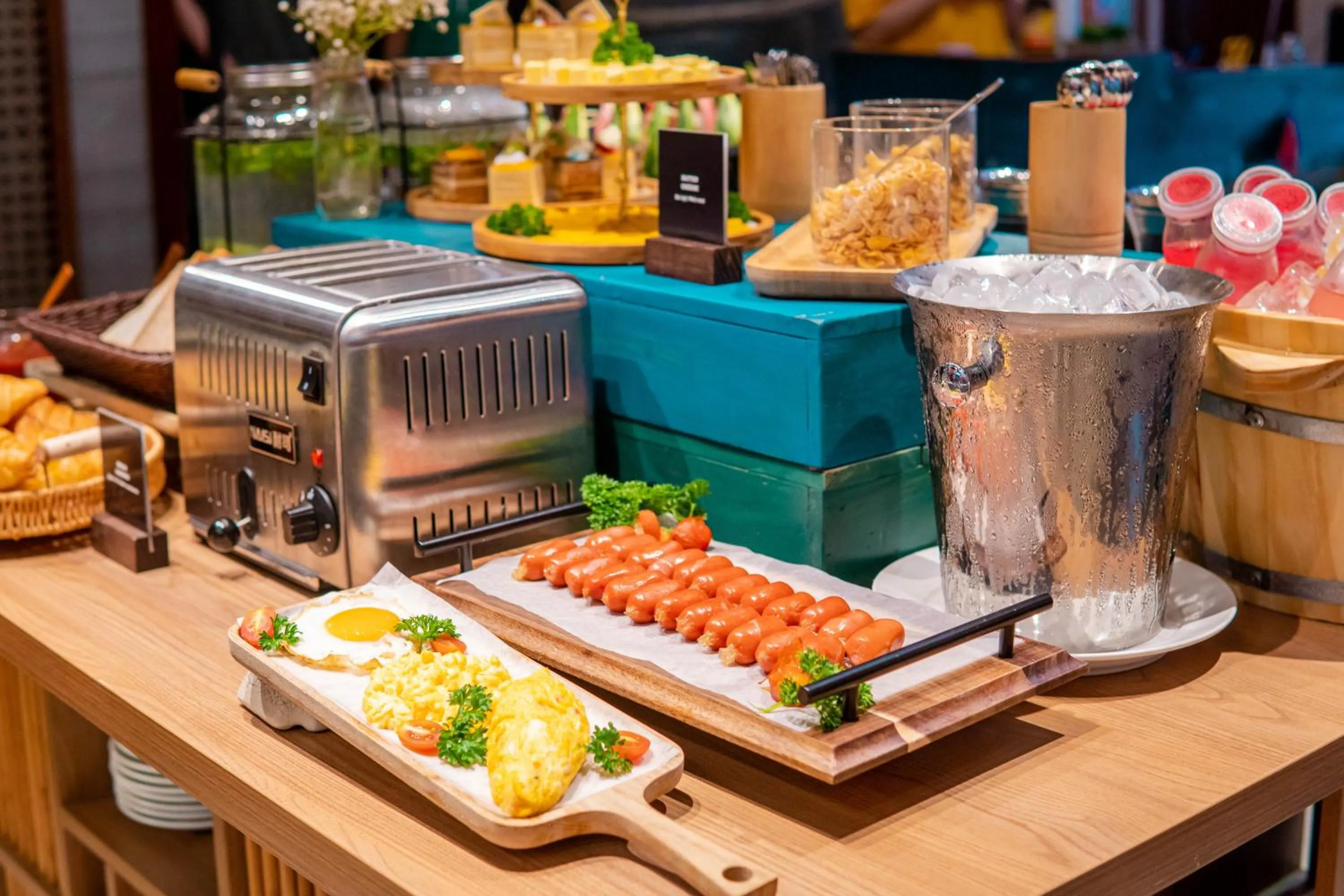 Food and drinks in Seahorse Tropical Da Nang Hotel by Haviland