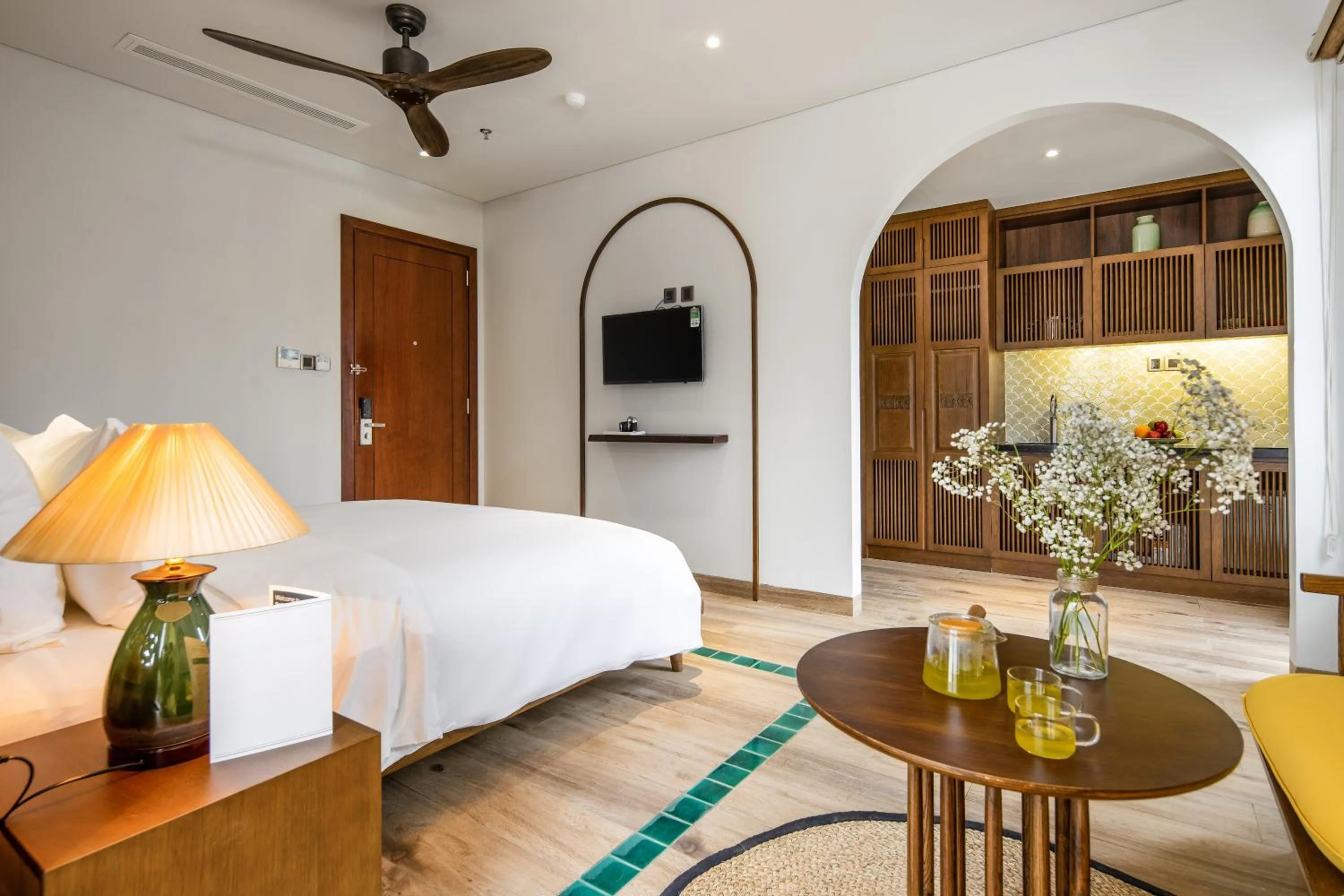 Kitchen or kitchenette, Bed in Seahorse Tropical Da Nang Hotel by Haviland