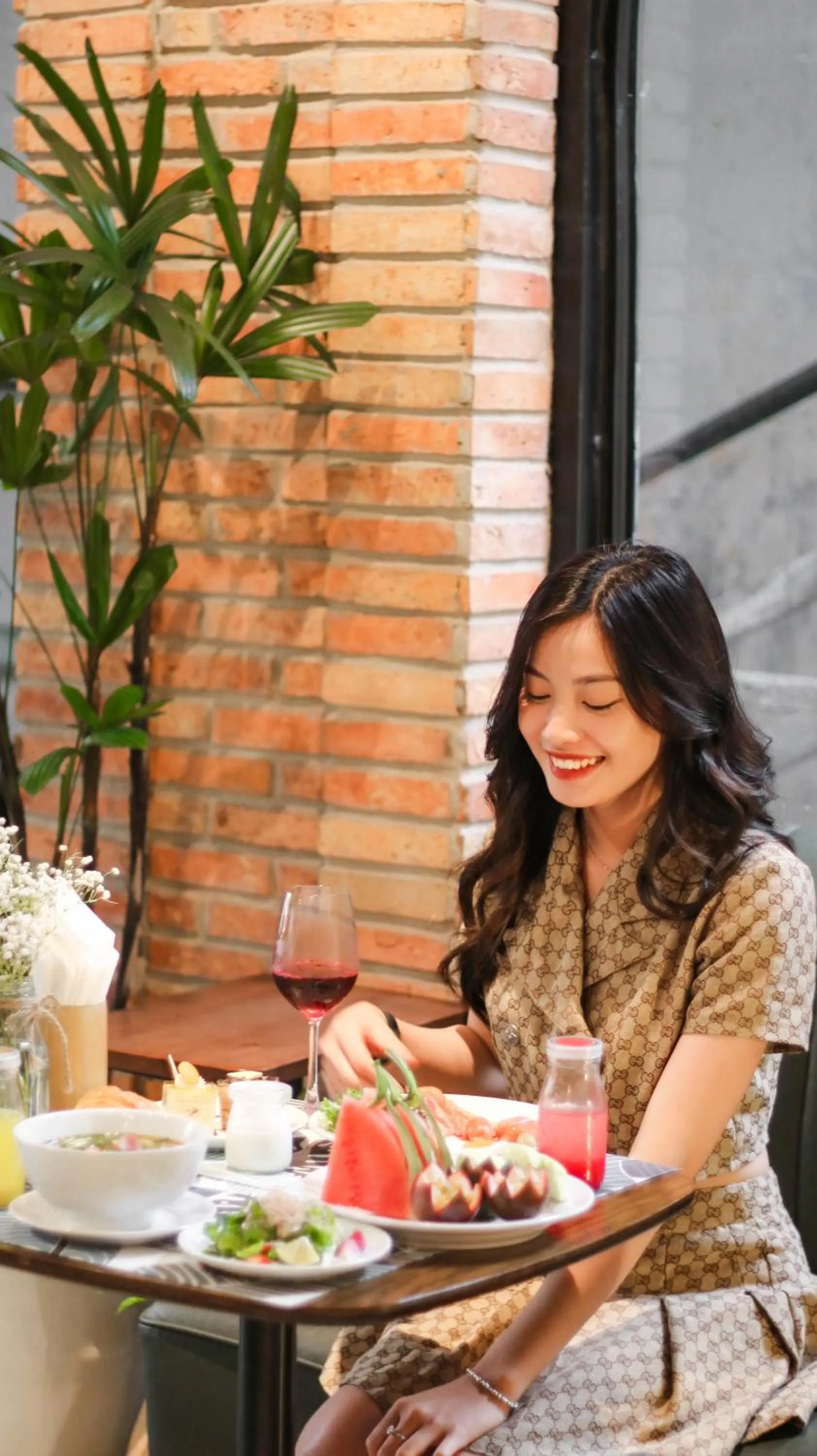 Guests in Seahorse Tropical Da Nang Hotel by Haviland