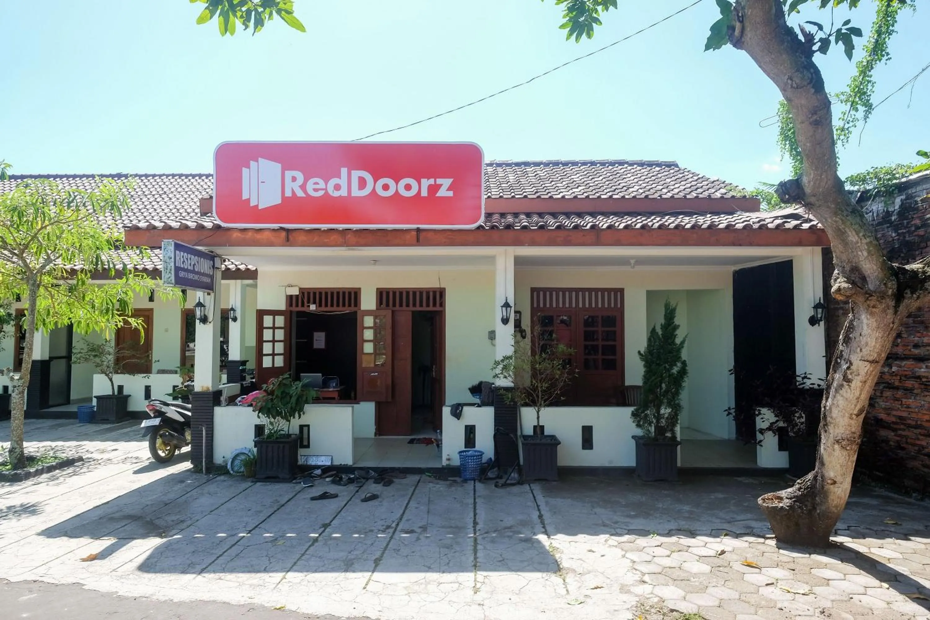 Property Building in RedDoorz Syariah near Alun Alun Wonosari