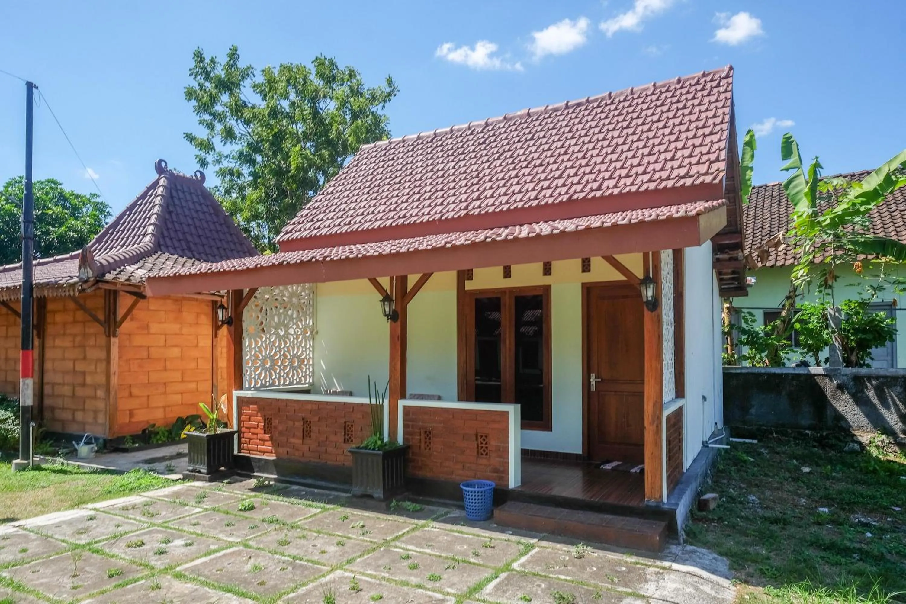 Property Building in RedDoorz Syariah near Alun Alun Wonosari