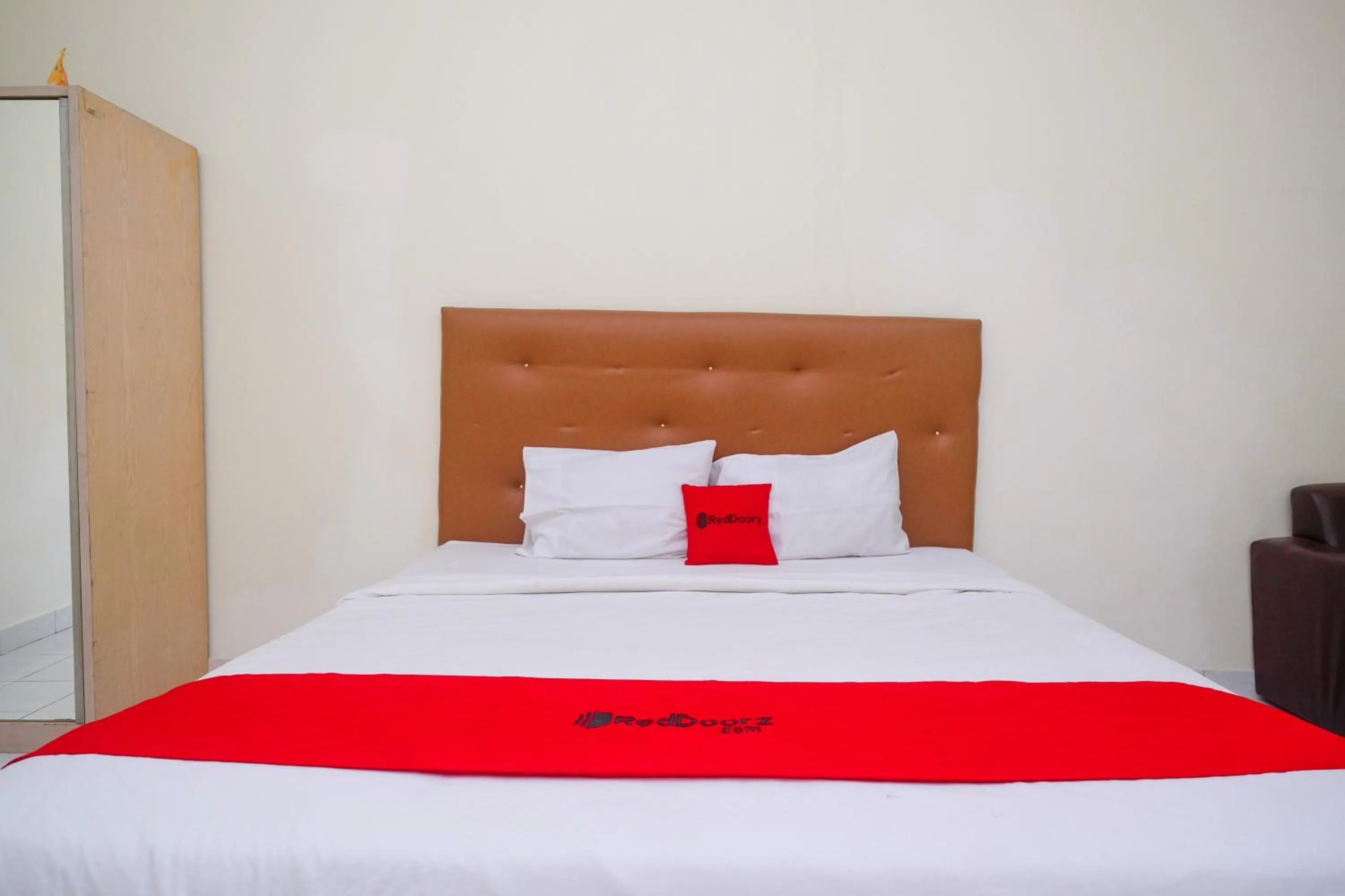 Bed in RedDoorz Syariah near Alun Alun Wonosari