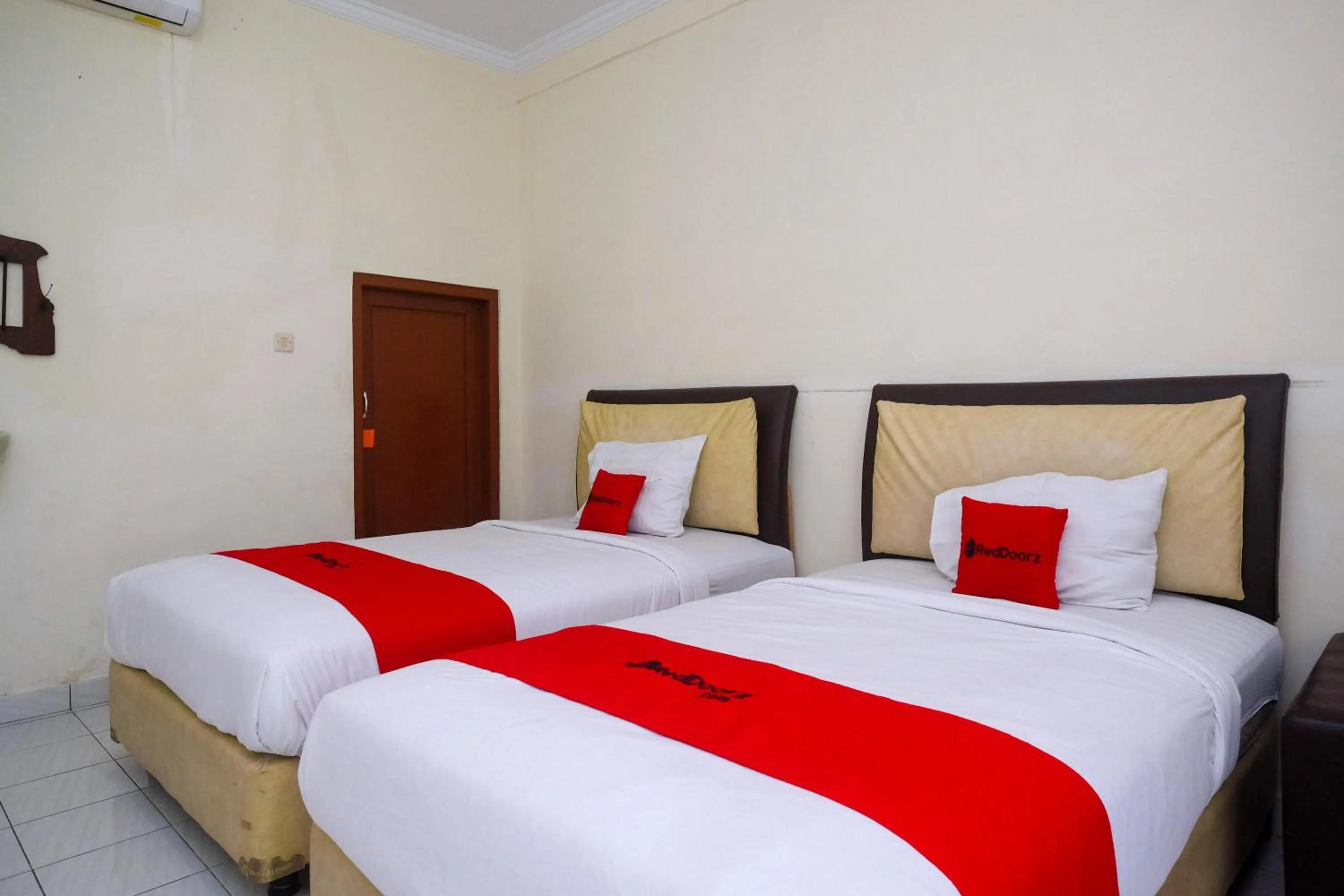 Bed in RedDoorz Syariah near Alun Alun Wonosari