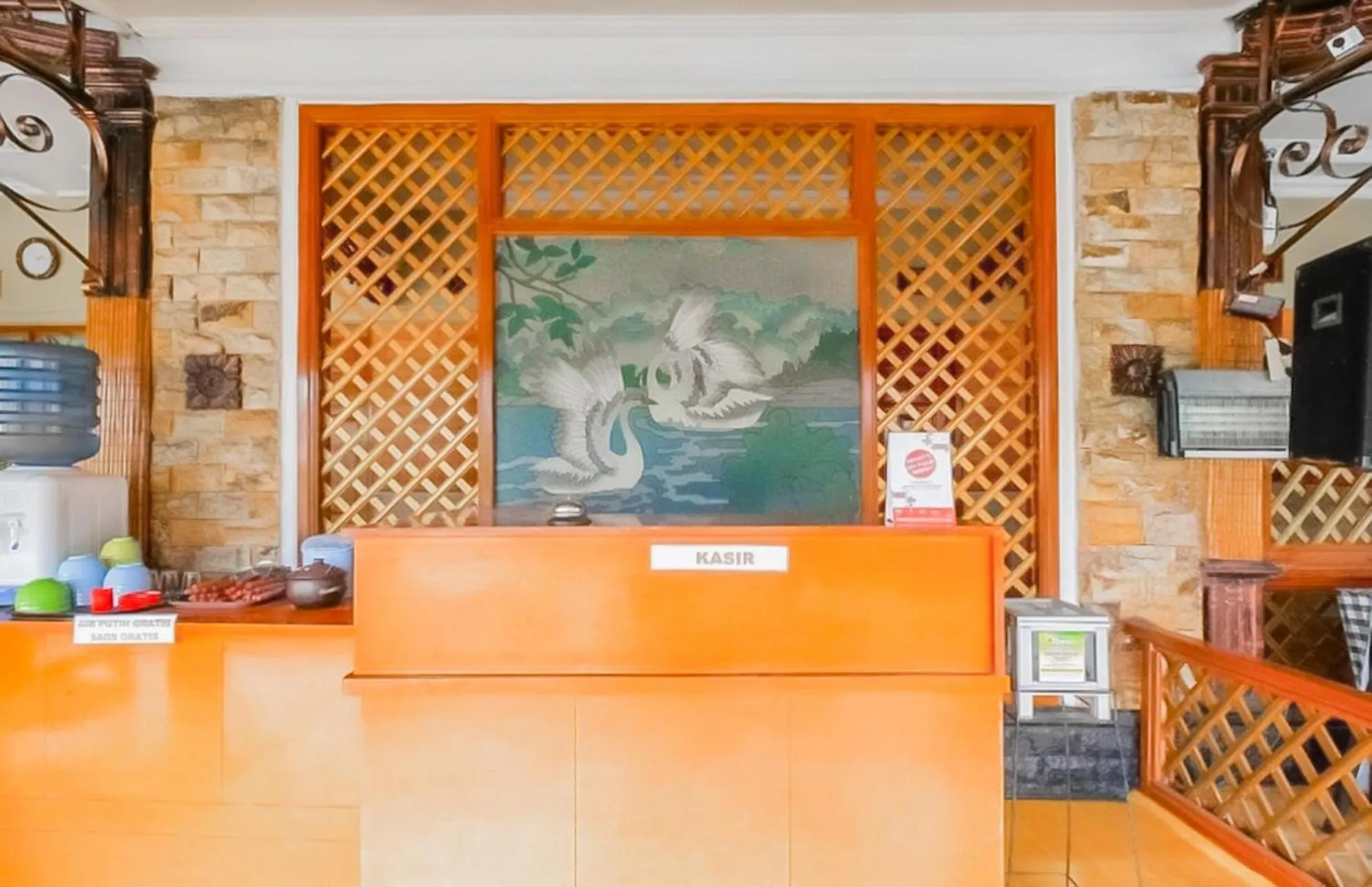 Lobby or reception in RedDoorz Syariah at Bumi Eyang Enin Homestay Tasikmalaya