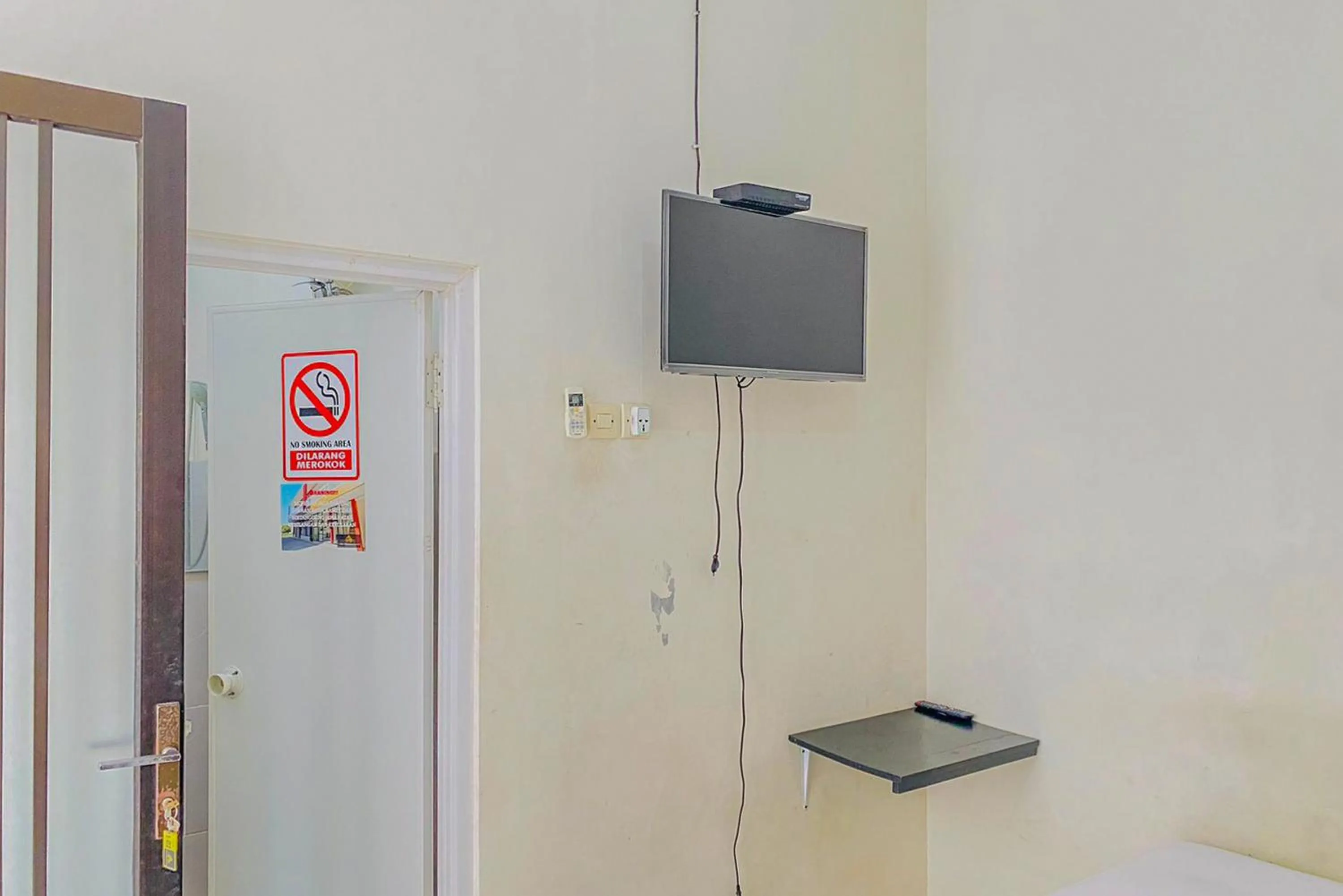 TV and multimedia, TV/Entertainment Center in OYO 2798 Semeru Residence Syariah