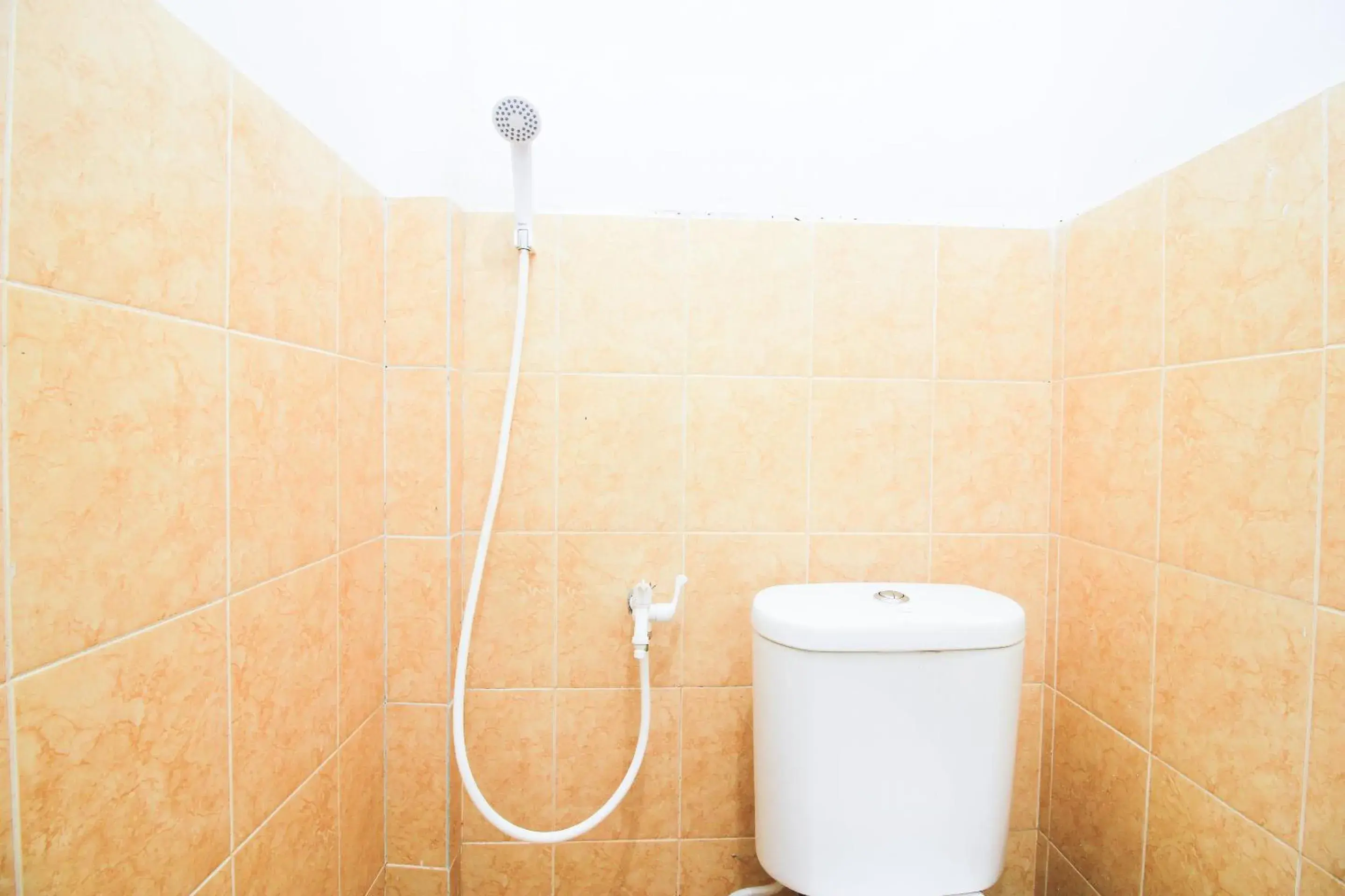 Bathroom in RedDoorz at Karangploso 2 Bathroom in RedDoorz at Karangploso 2