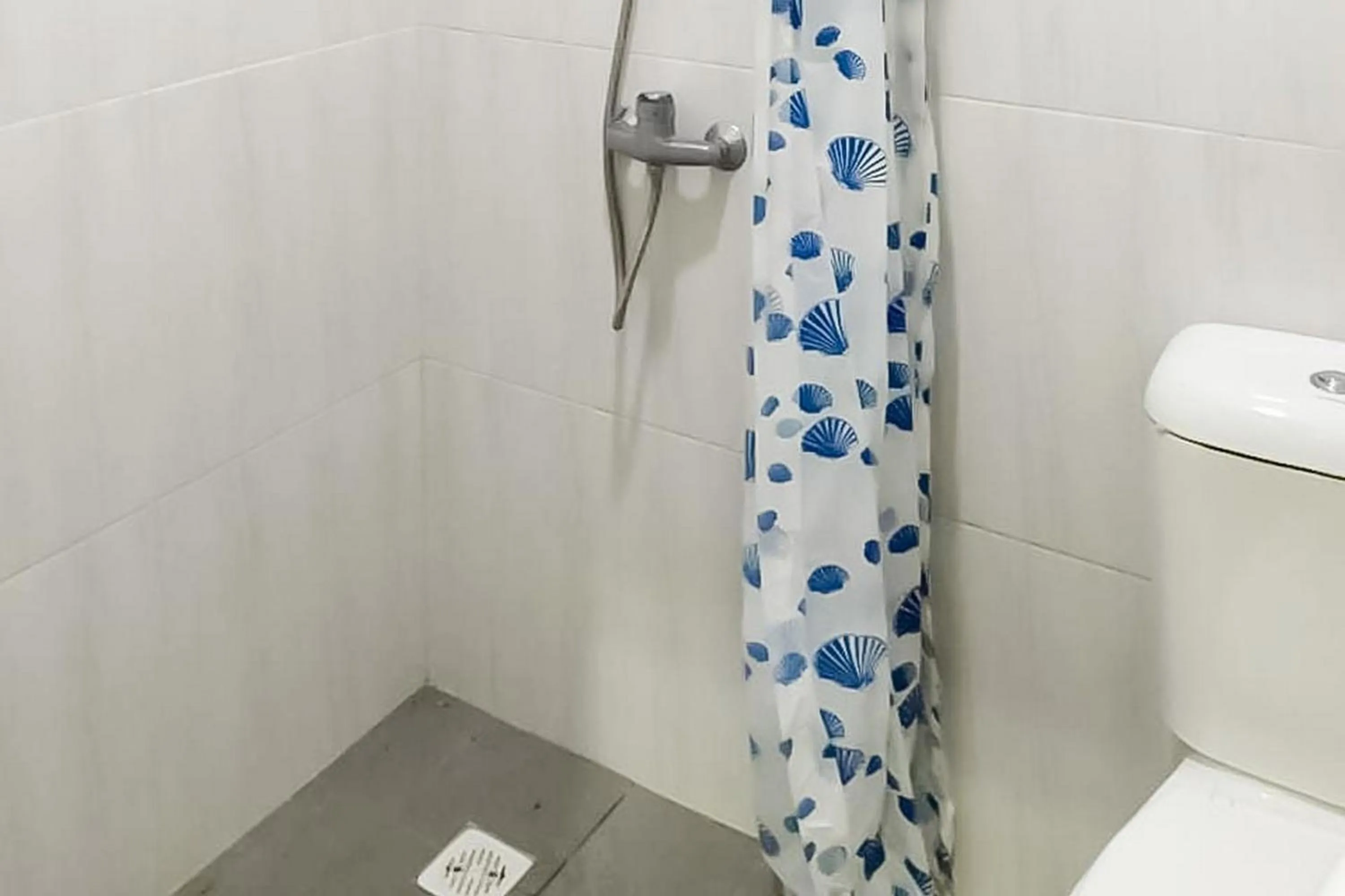 Bathroom in RedDoorz at Karangploso 2