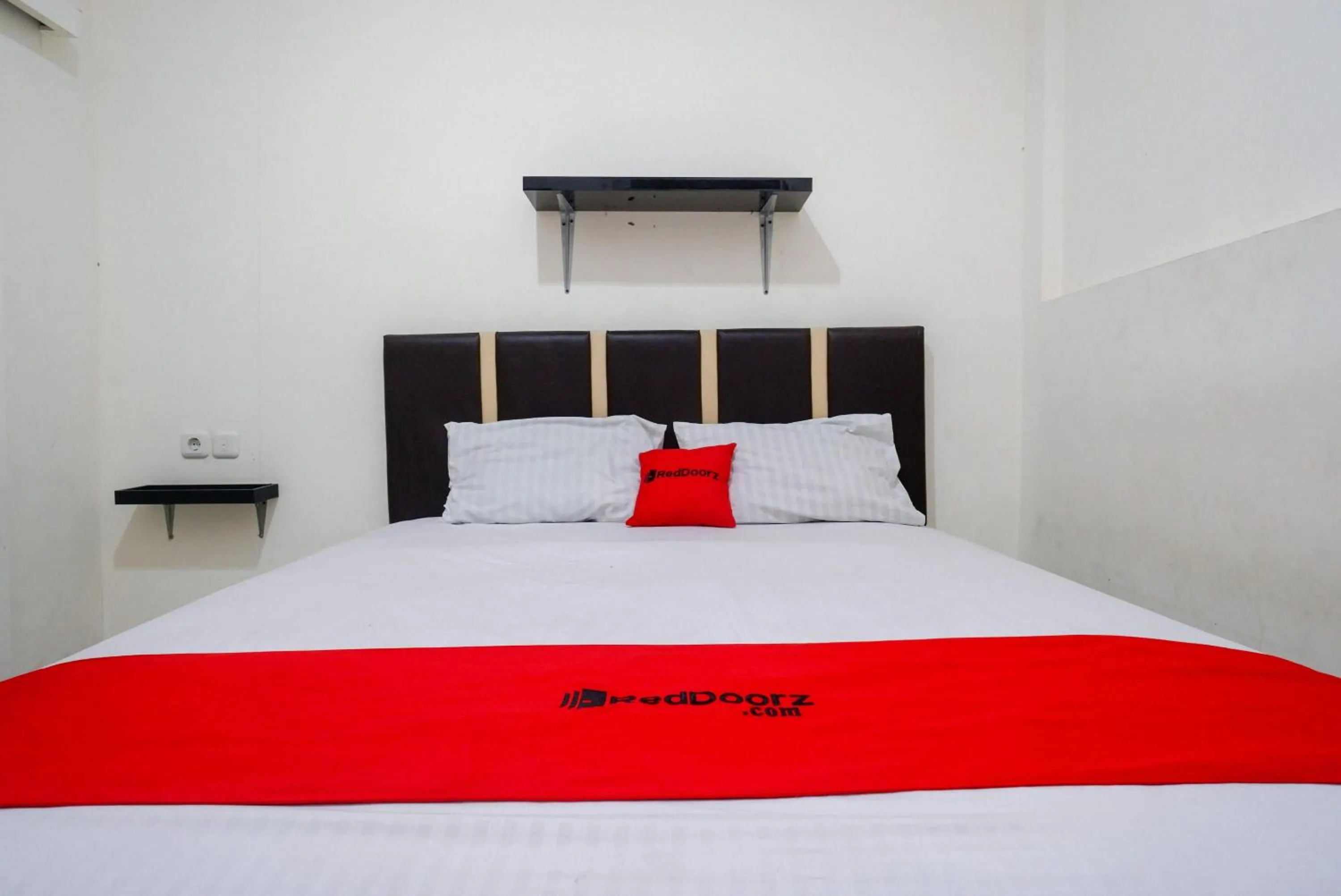 Bedroom, Bed in RedDoorz at Karangploso 2