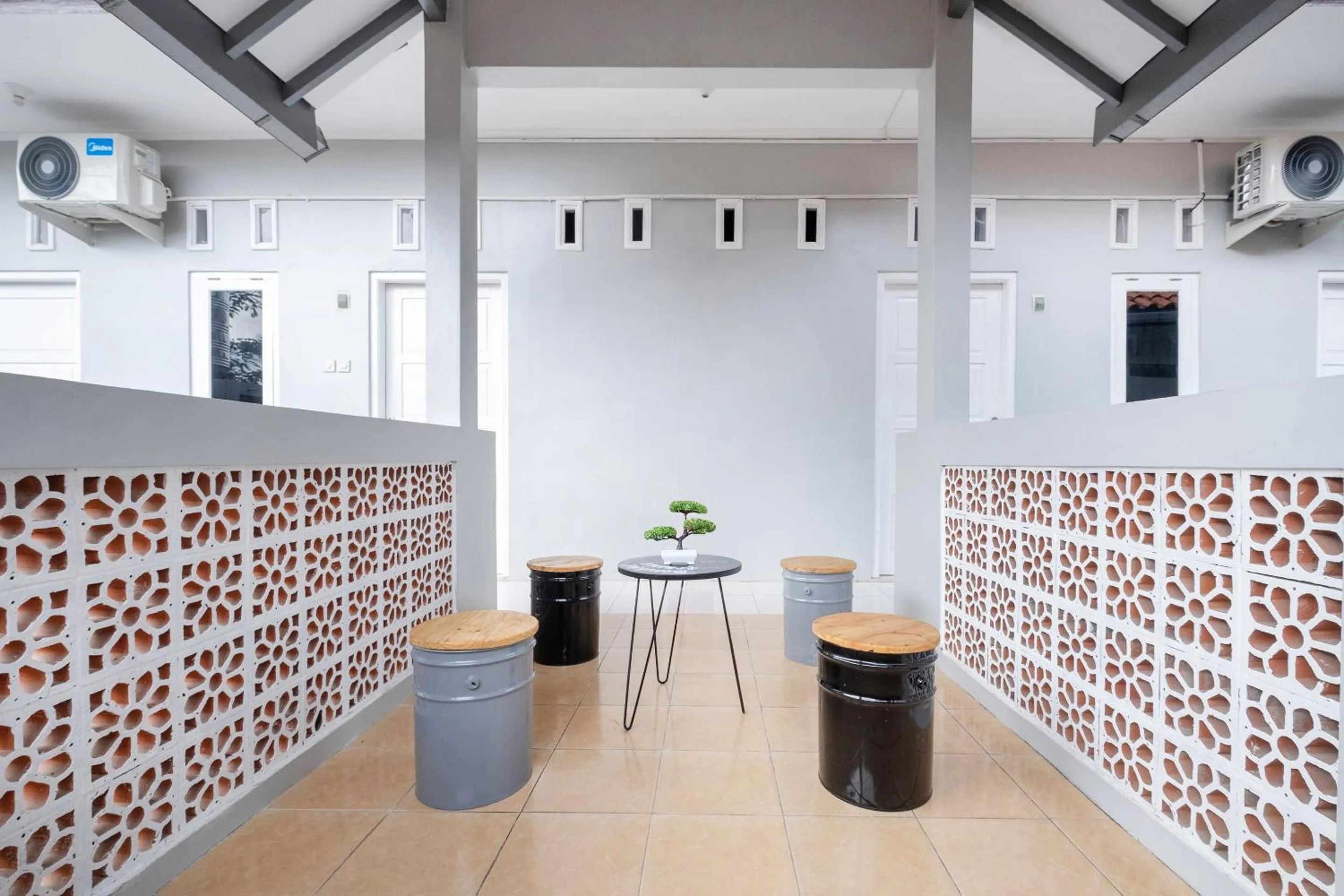 Lobby or reception in Hotel O Nareswari Guest House Syariah