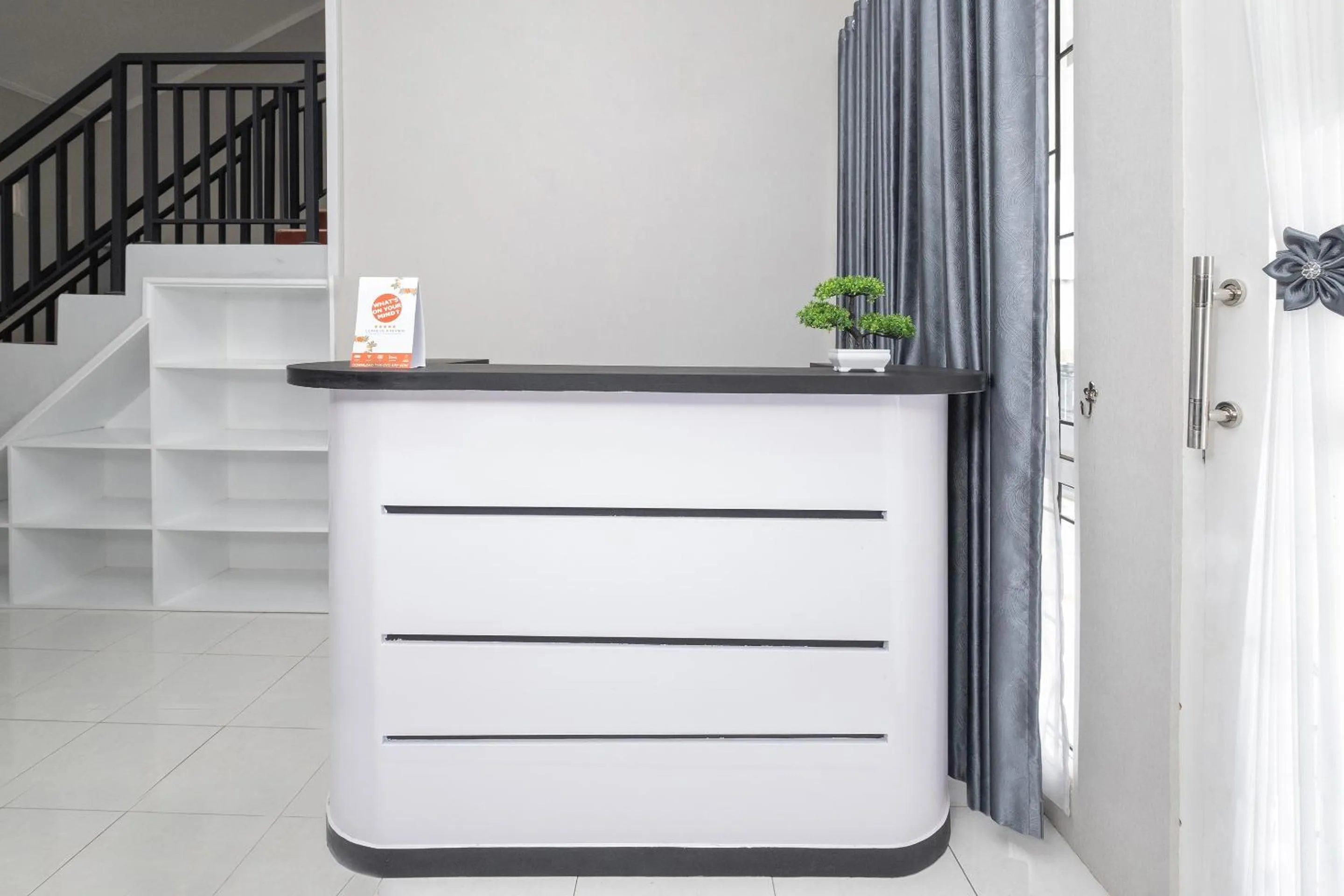 Lobby or reception in Hotel O Nareswari Guest House Syariah