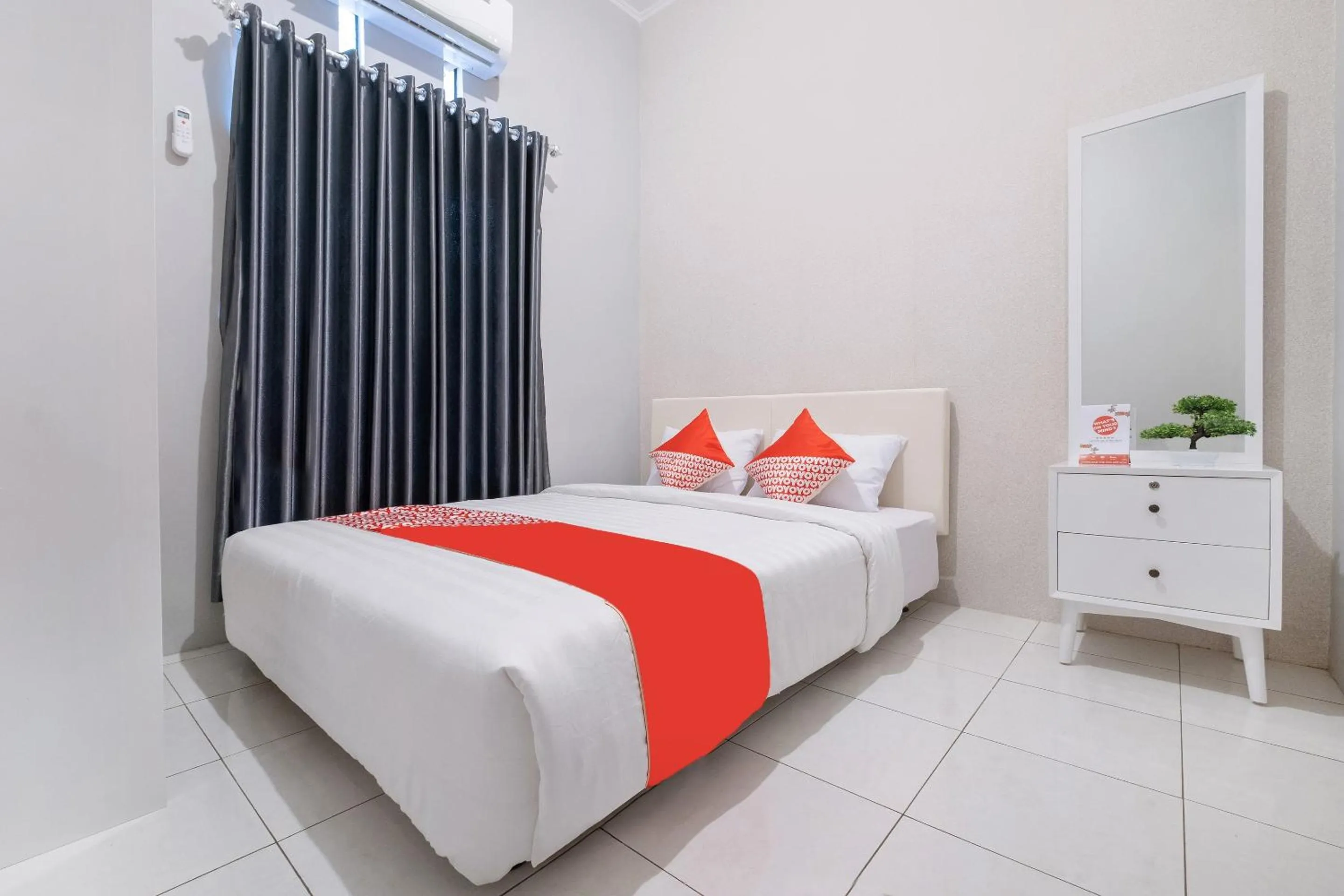 Bedroom, Bed in Hotel O Nareswari Guest House Syariah