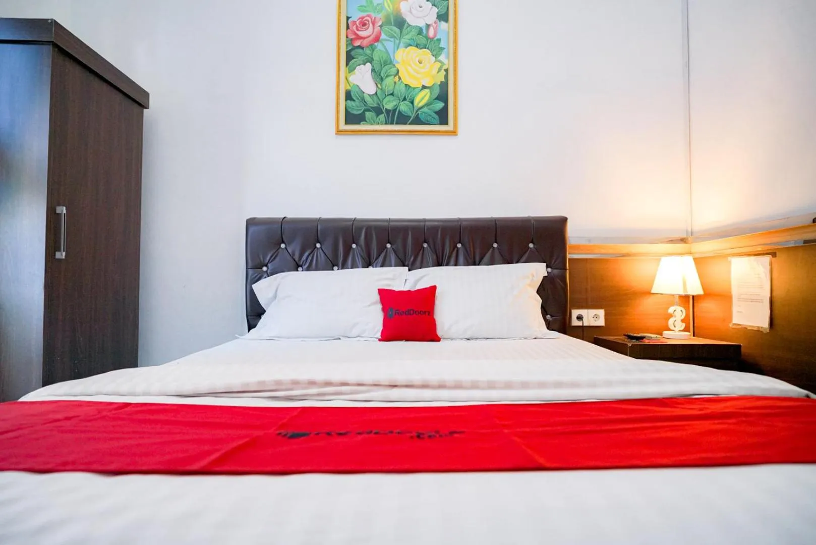 Photo of the whole room, Bed in RedDoorz Syariah near Unila Lampung