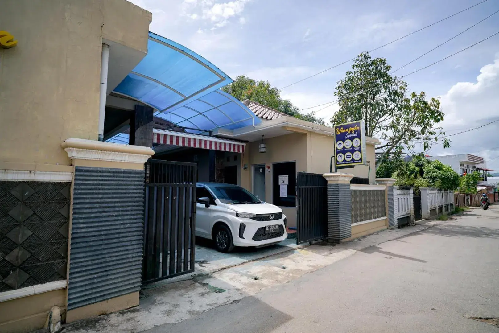 Parking in RedDoorz Syariah near Unila Lampung Parking in RedDoorz Syariah near Unila Lampung