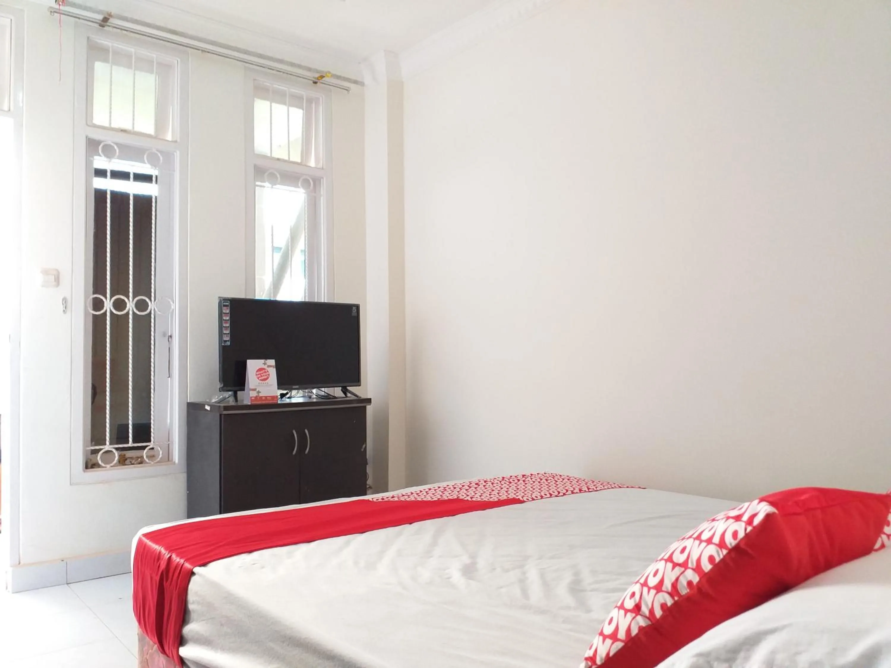 Bedroom, Bed in OYO Life 2664 D'kost