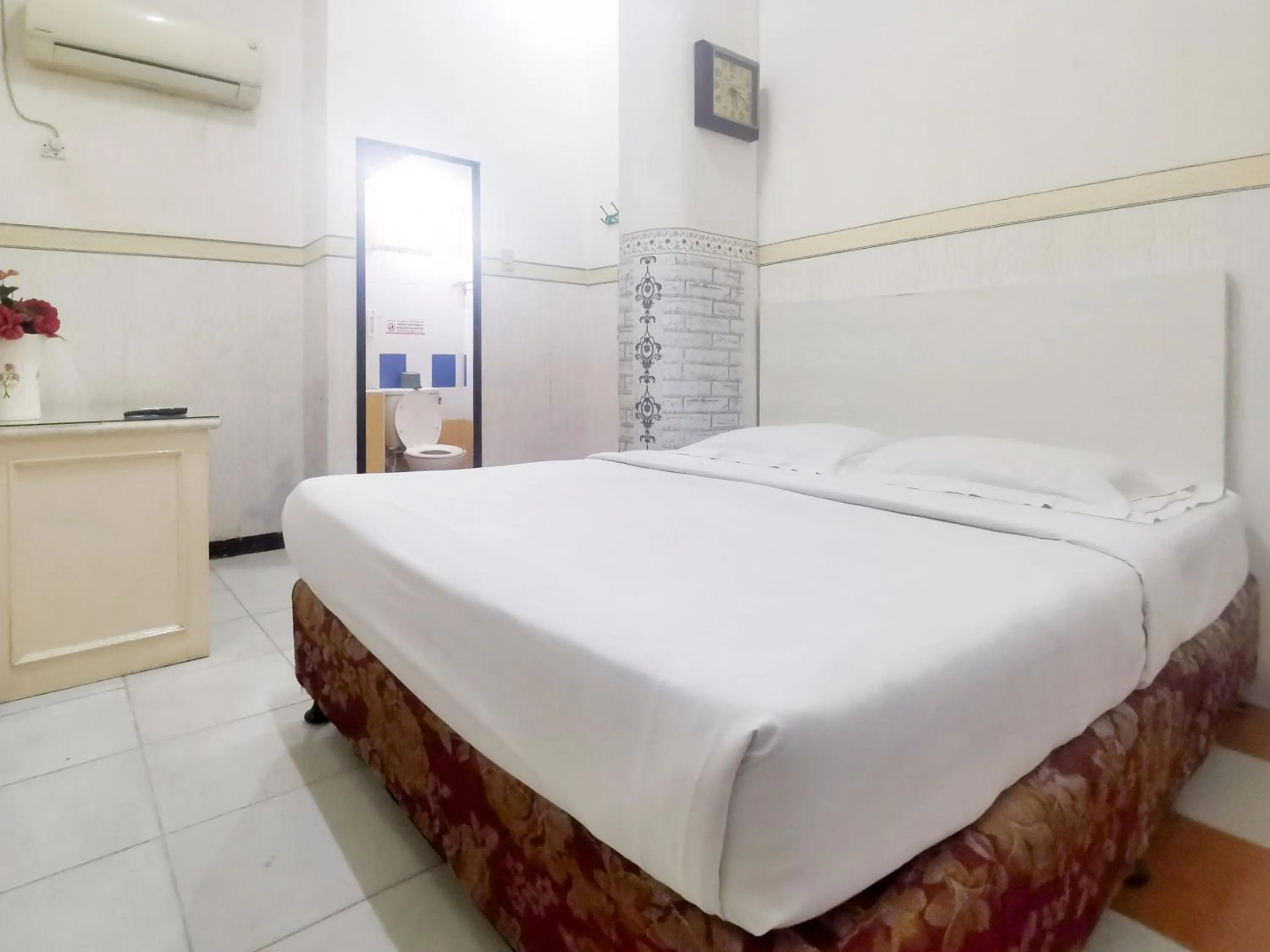 Bedroom, Bed in Kartini Residence RedPartner