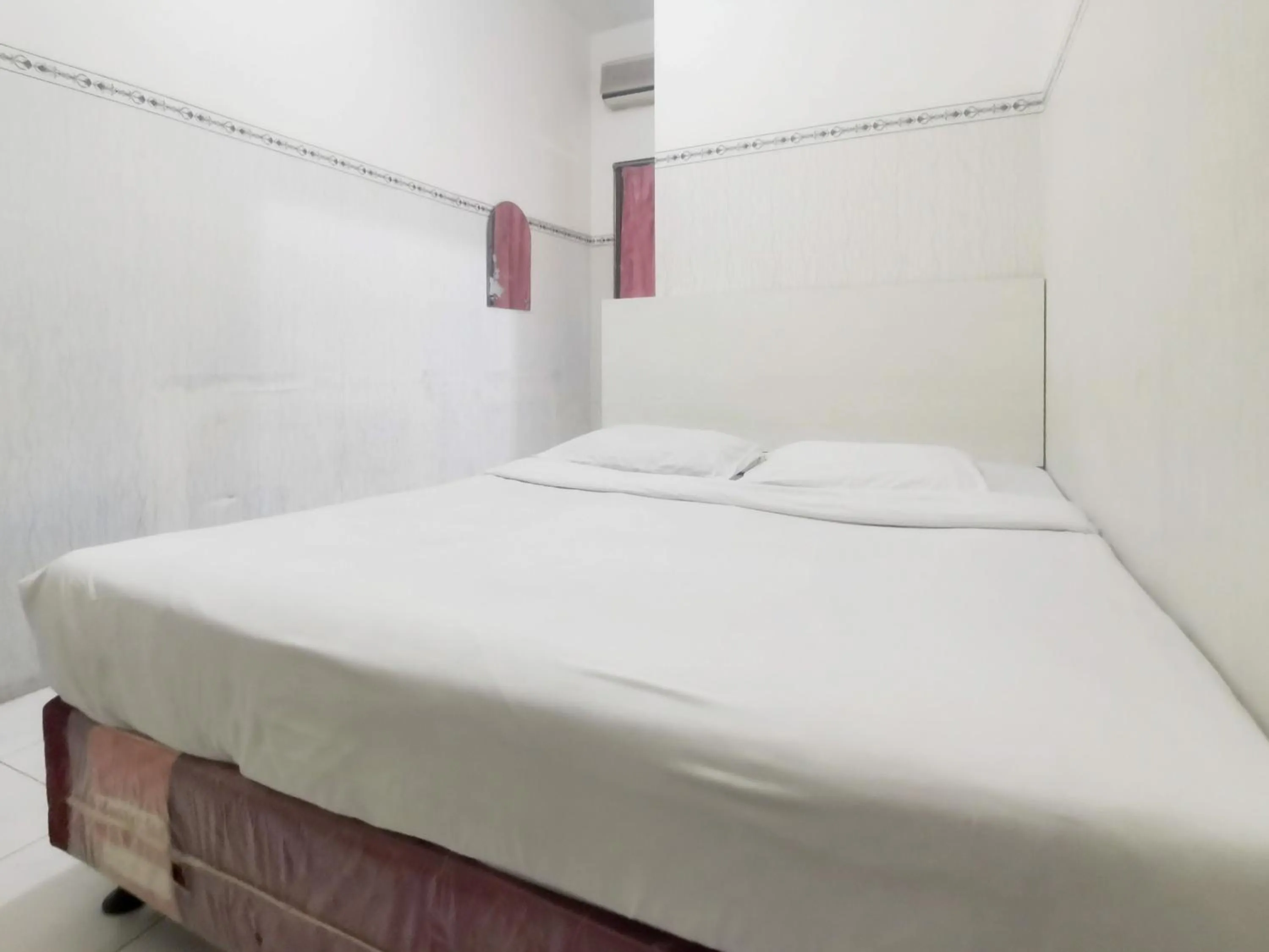 Bedroom, Bed in Kartini Residence RedPartner