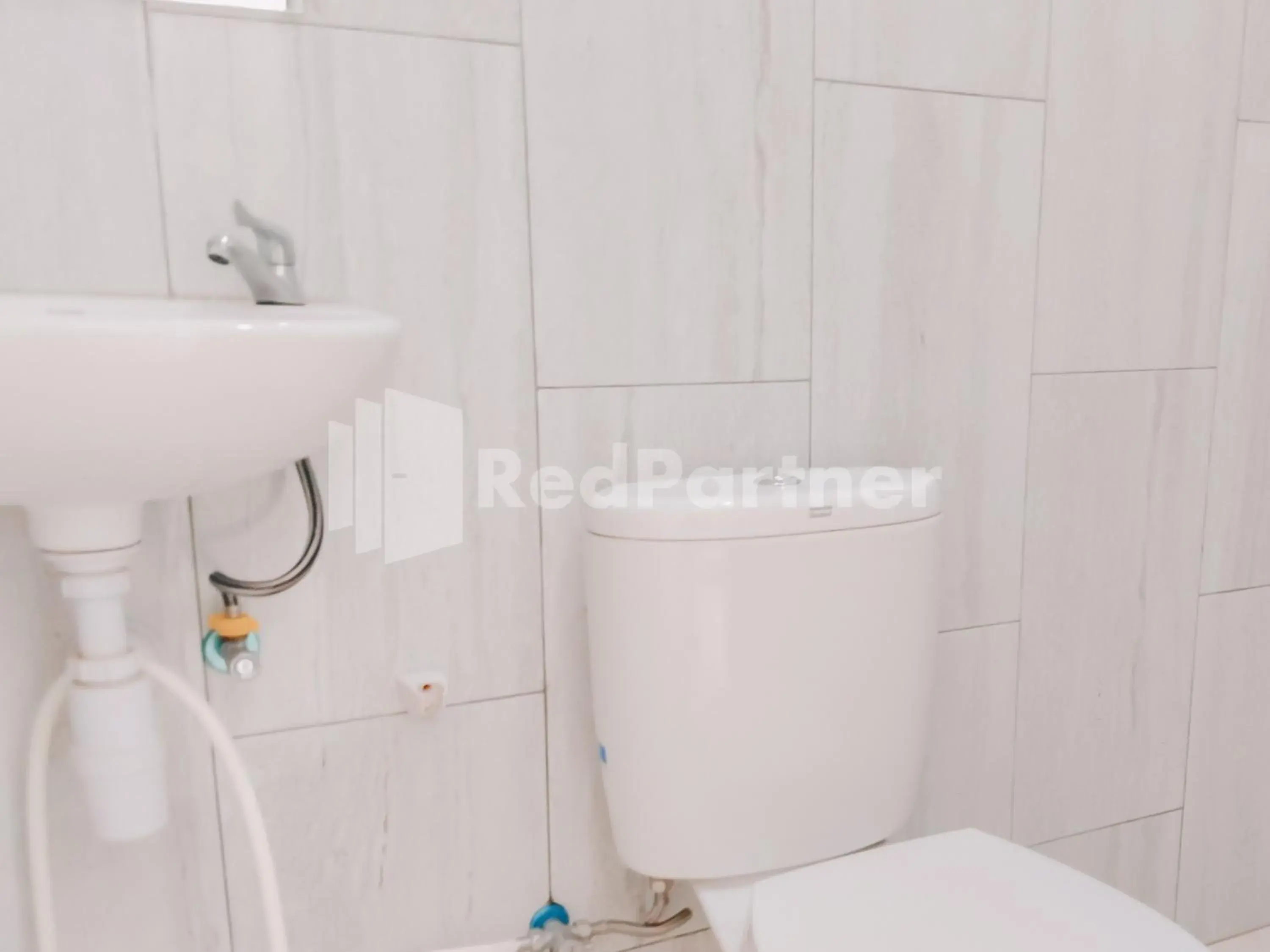 Bathroom in Siliwangi Guest House Syariah Tasikmalaya RedPartner Bathroom in Siliwangi Guest House Syariah Tasikmalaya RedPartner