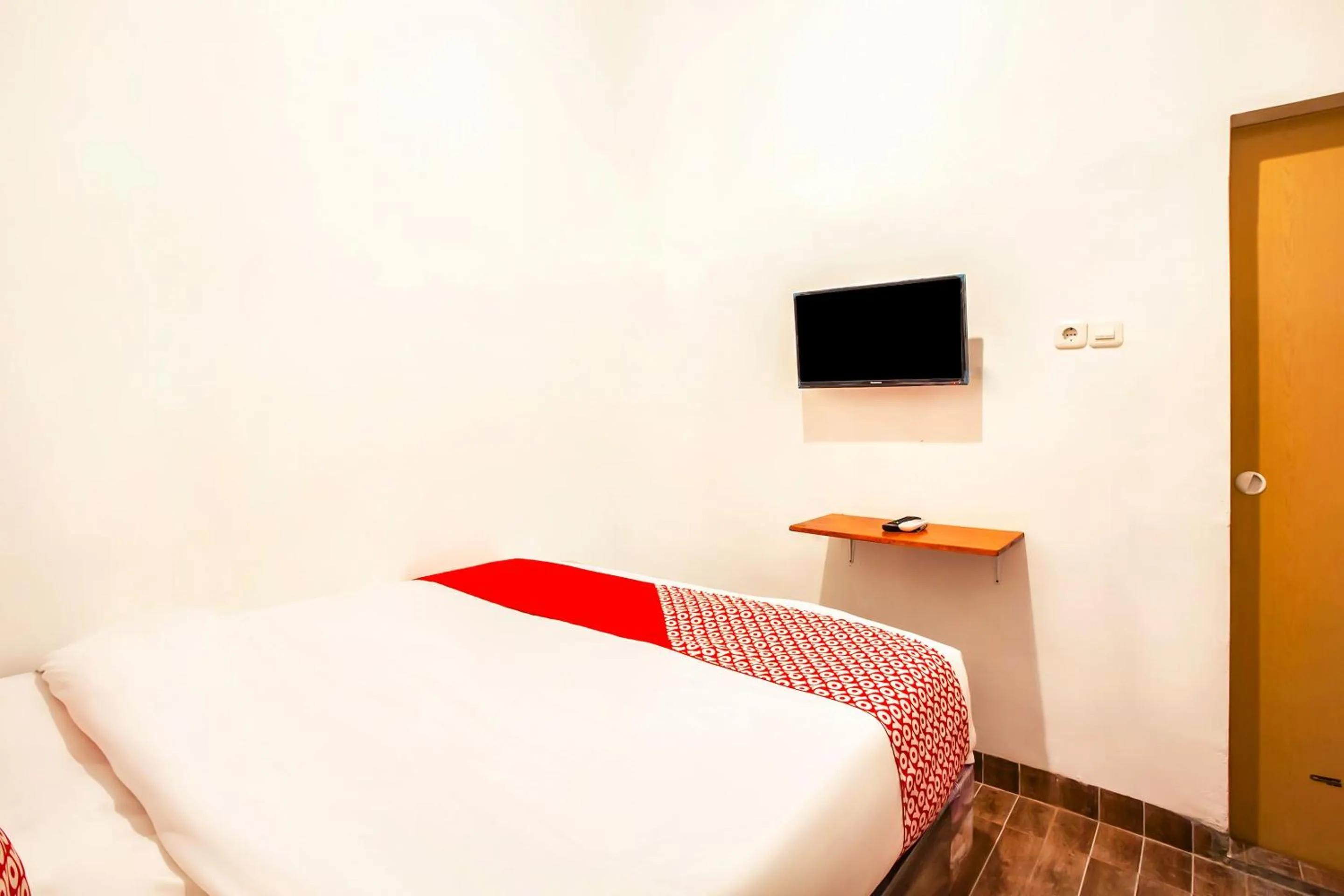 Bedroom in Hotel O Sutomo Inn