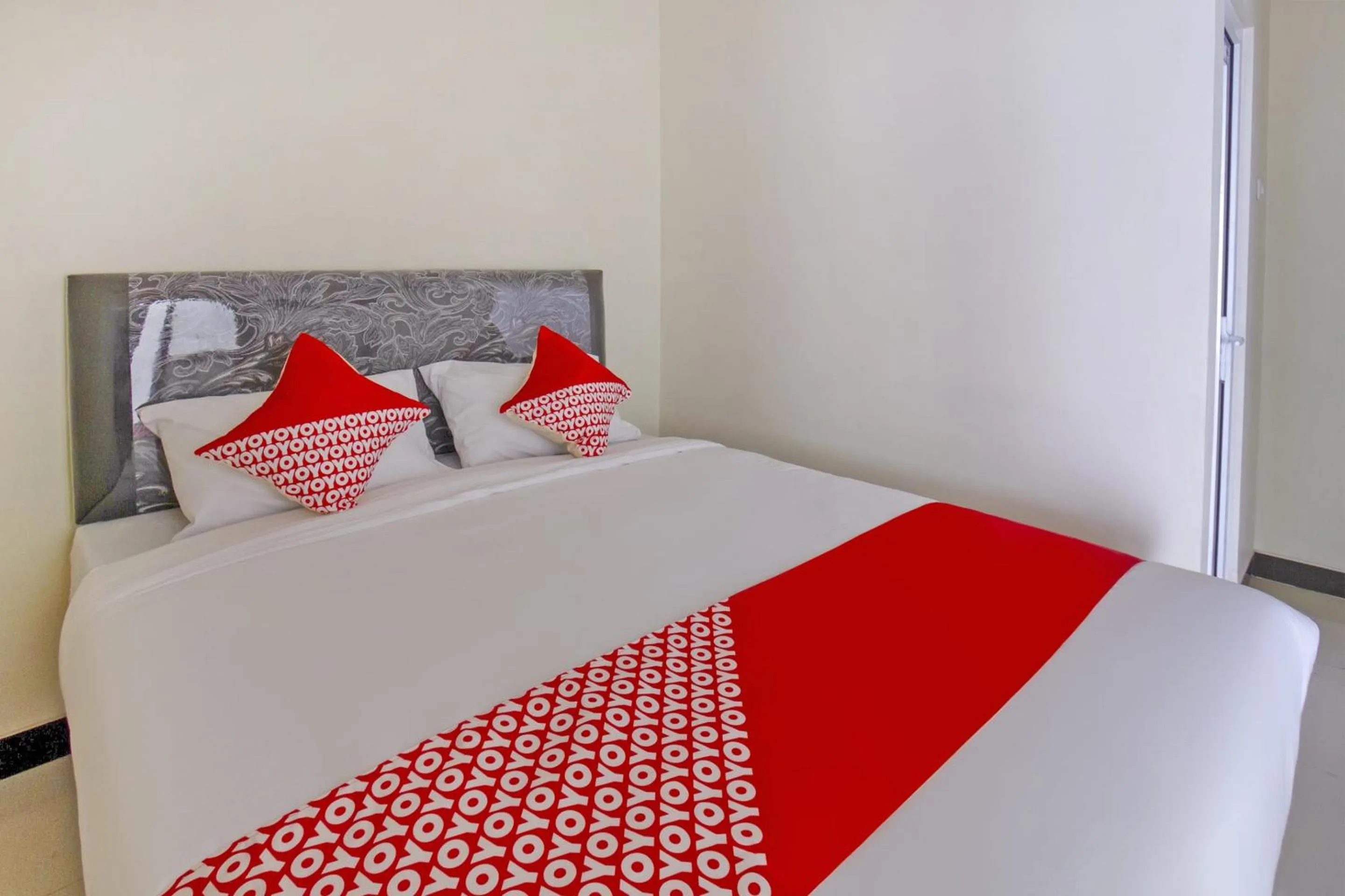 Bedroom, Bed in Hotel O Irma's Residence