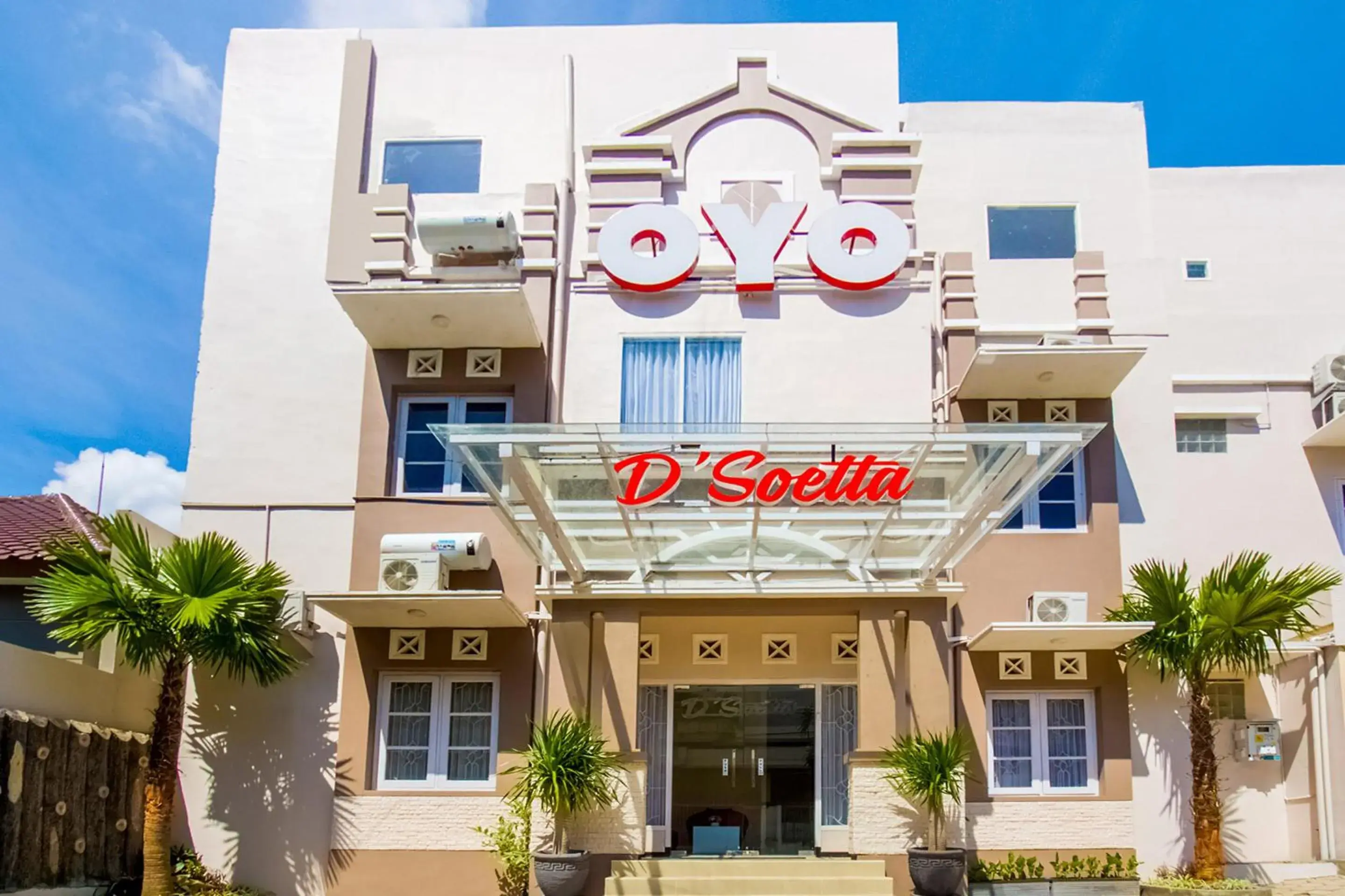 Facade/entrance in Hotel O D'soetta Facade/entrance in Hotel O D'soetta