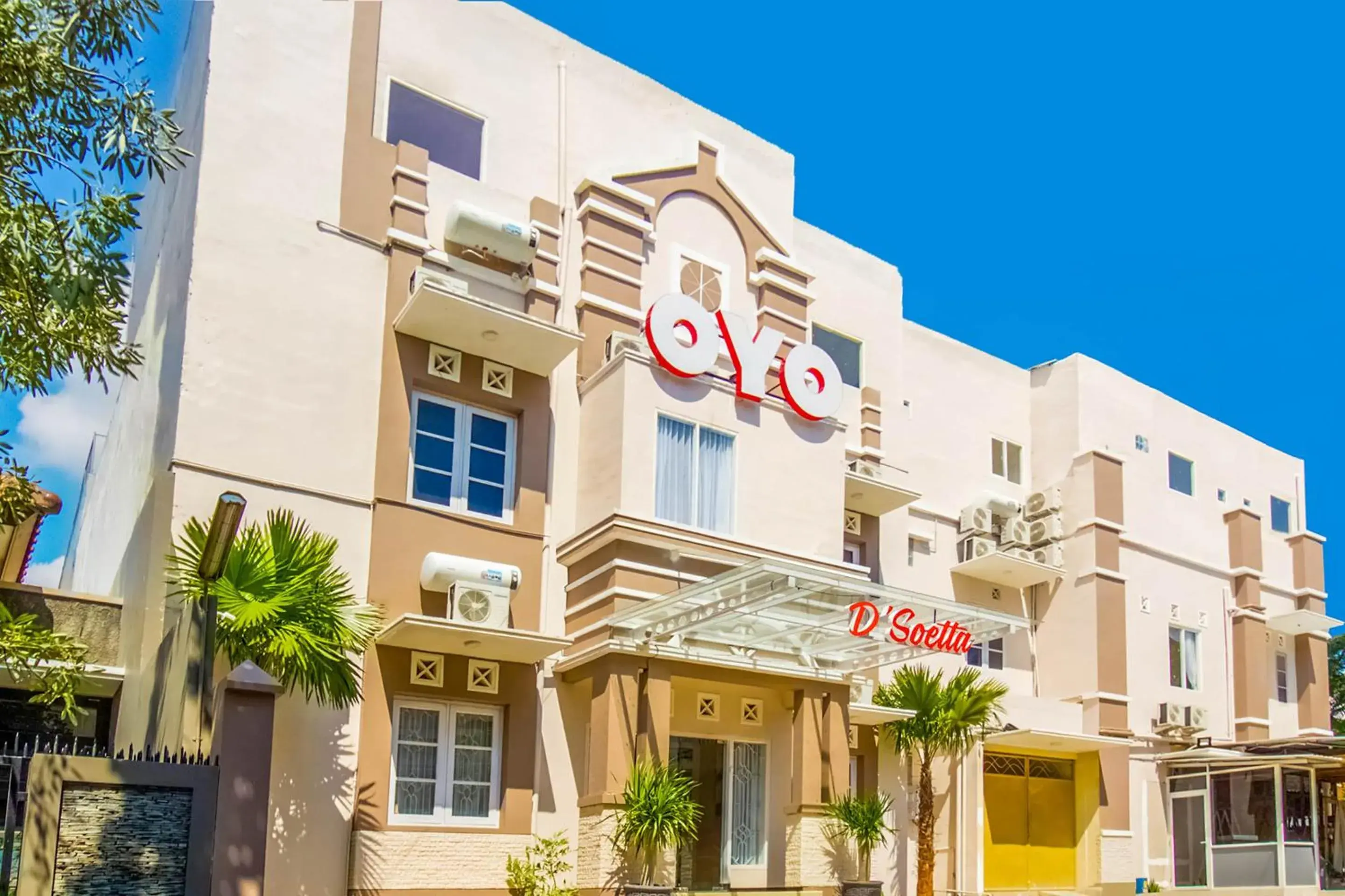 Facade/entrance in Hotel O D'soetta Facade/entrance in Hotel O D'soetta