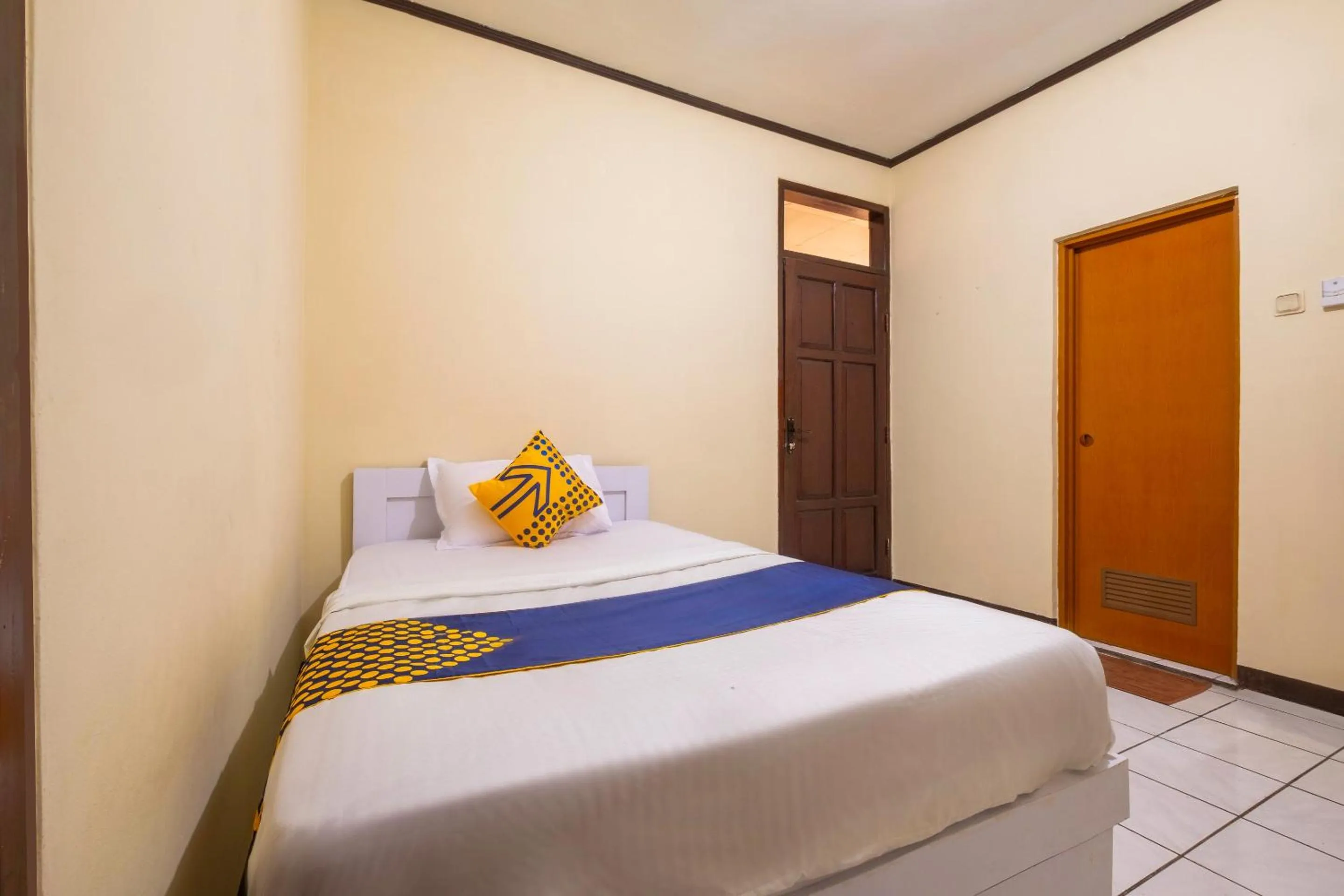 Bedroom in Super OYO 2672 Bee M Syariah