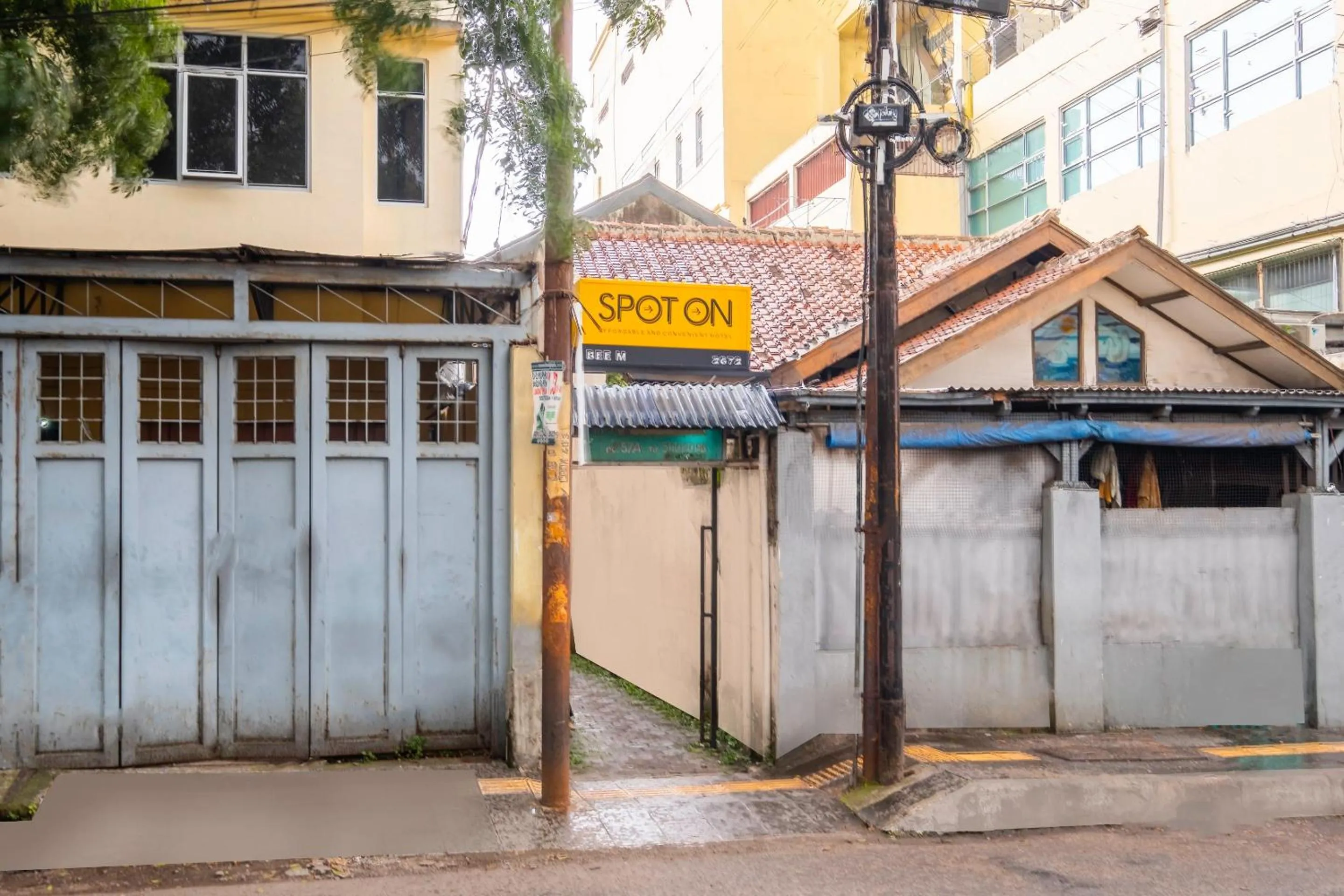 Facade/entrance in Super OYO 2672 Bee M Syariah