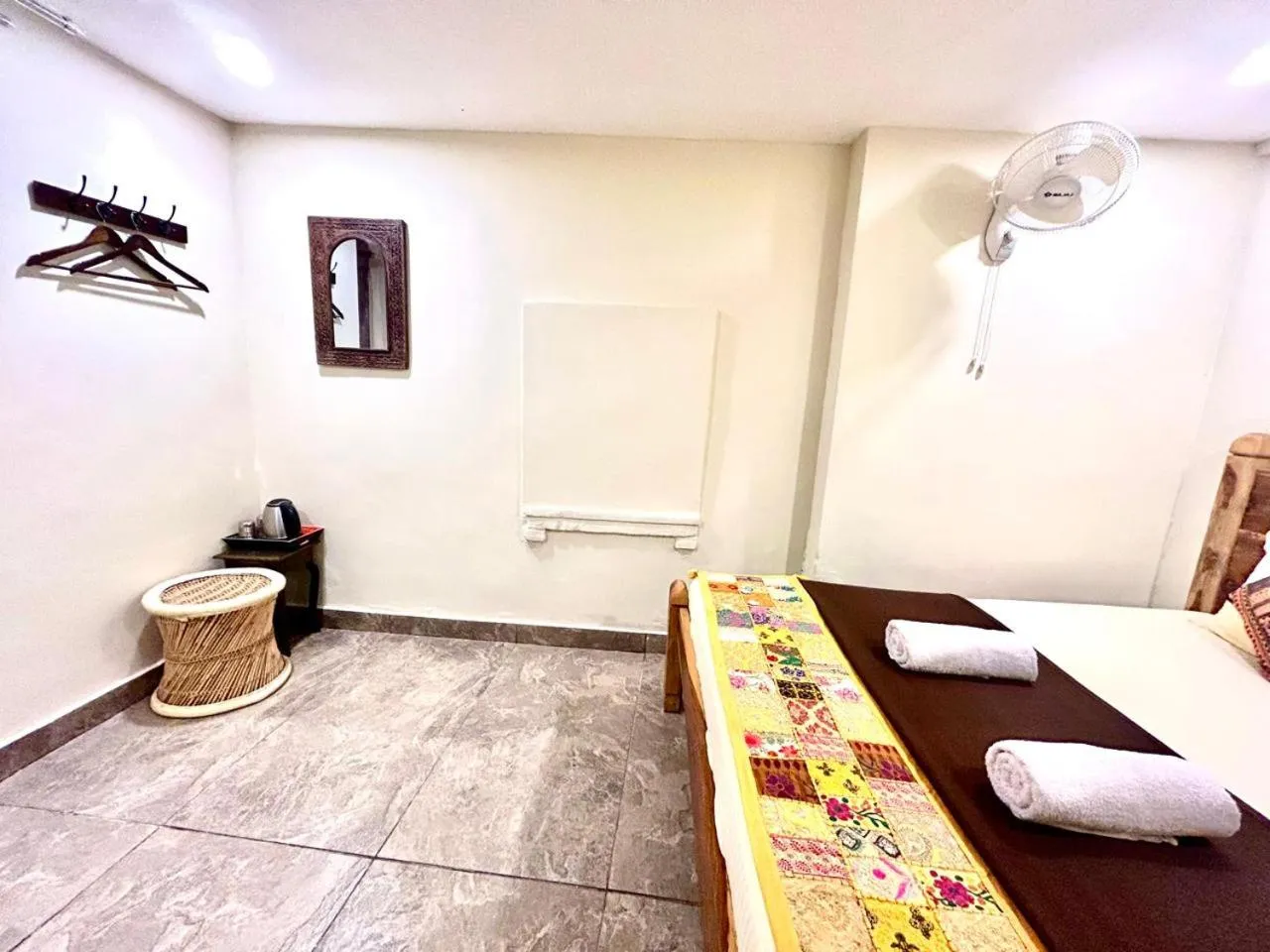 Bed in Corsican Haveli