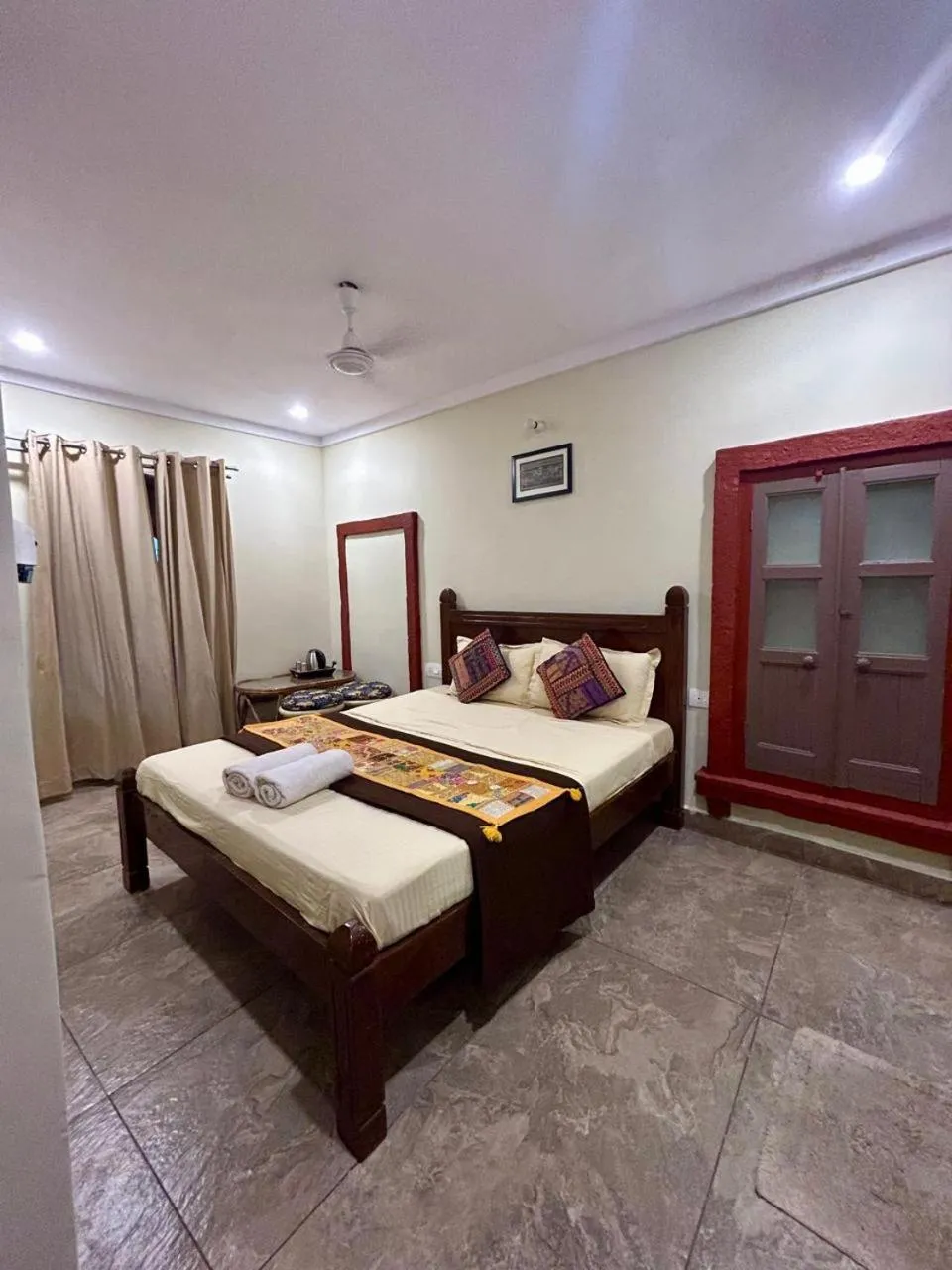 Bed in Corsican Haveli