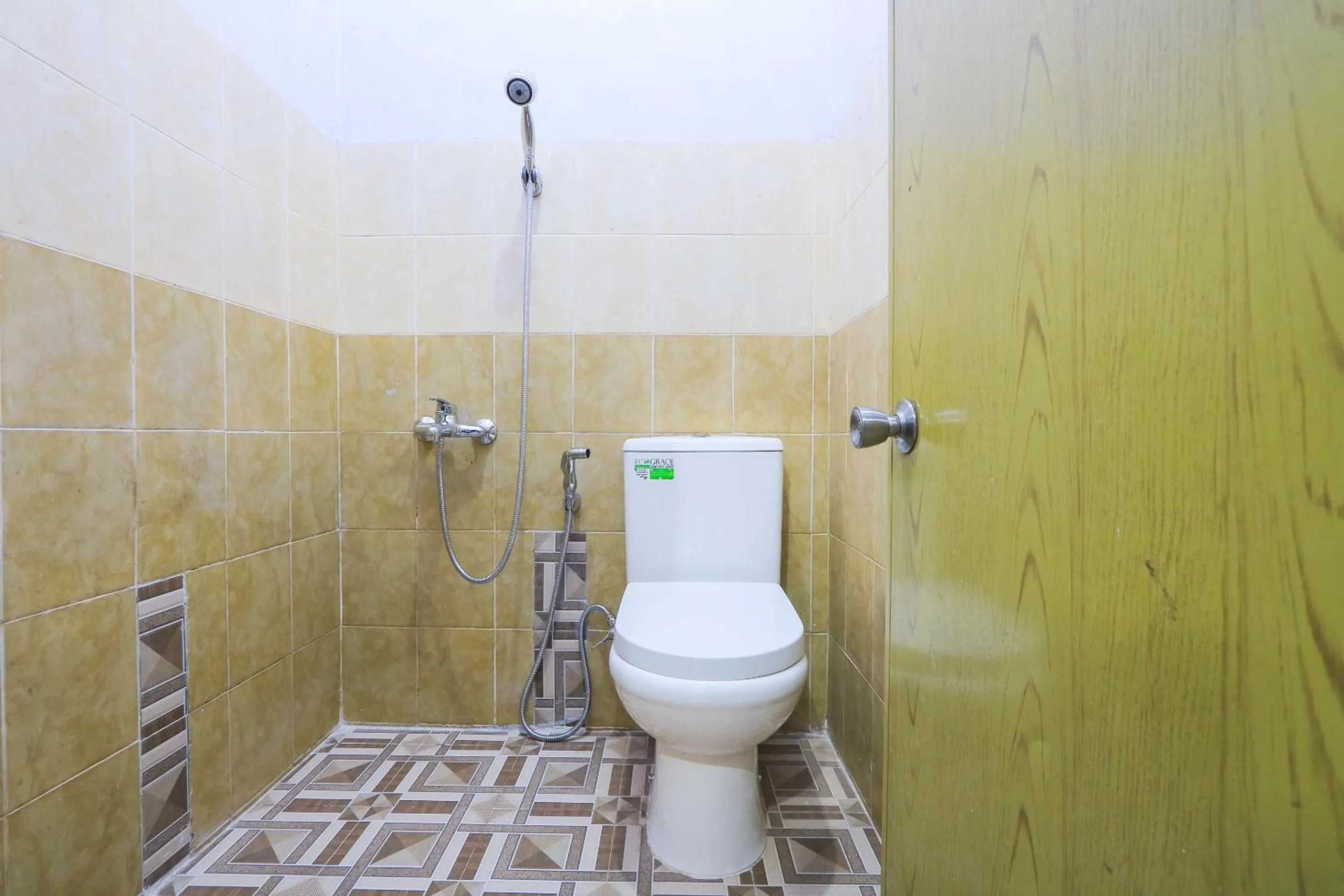 Bathroom in OYO Life 2724 Wisma Wijaya