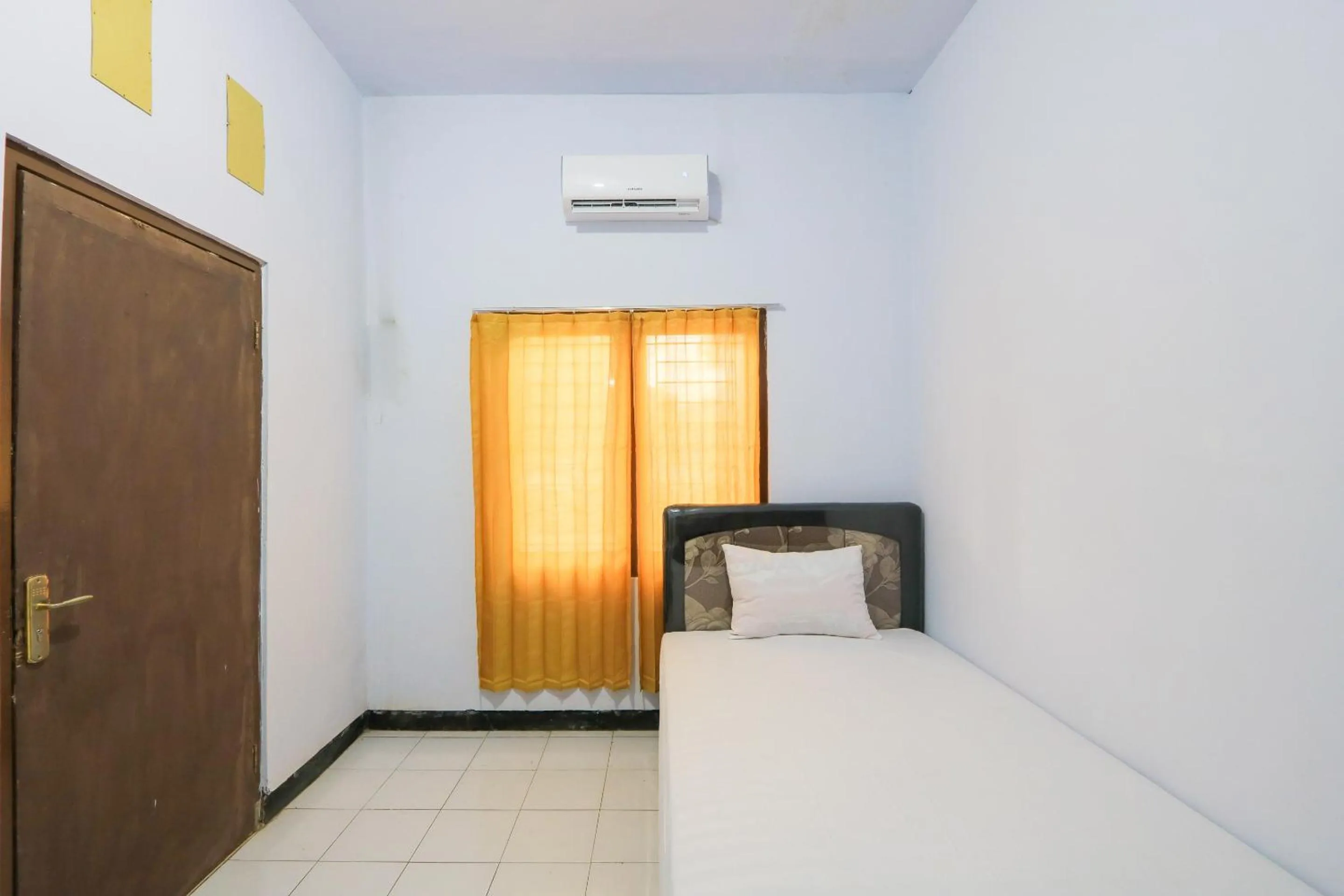 Bedroom, Bed in OYO Life 2724 Wisma Wijaya