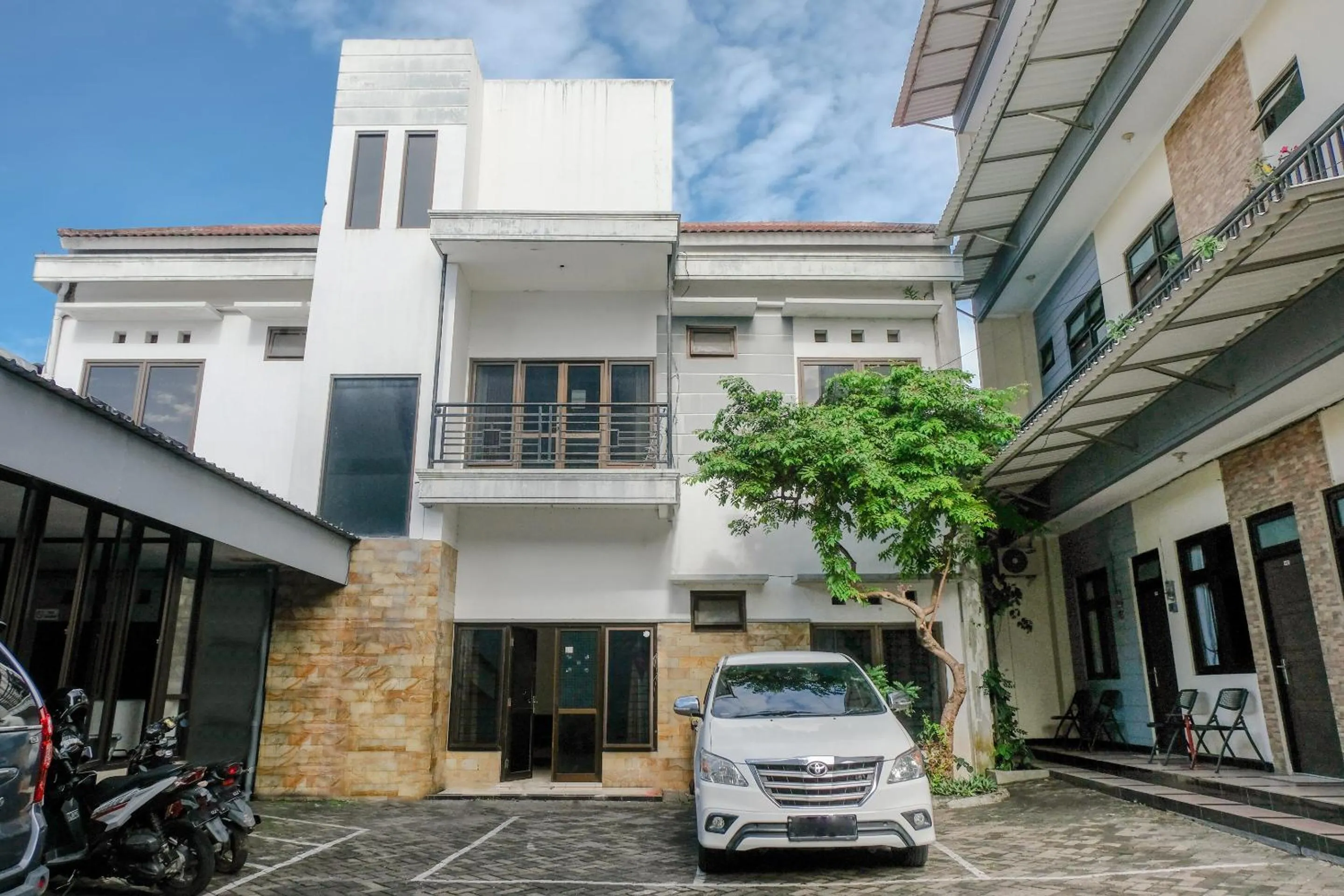 Facade/entrance in OYO Life 2744 Guest House Qudsi