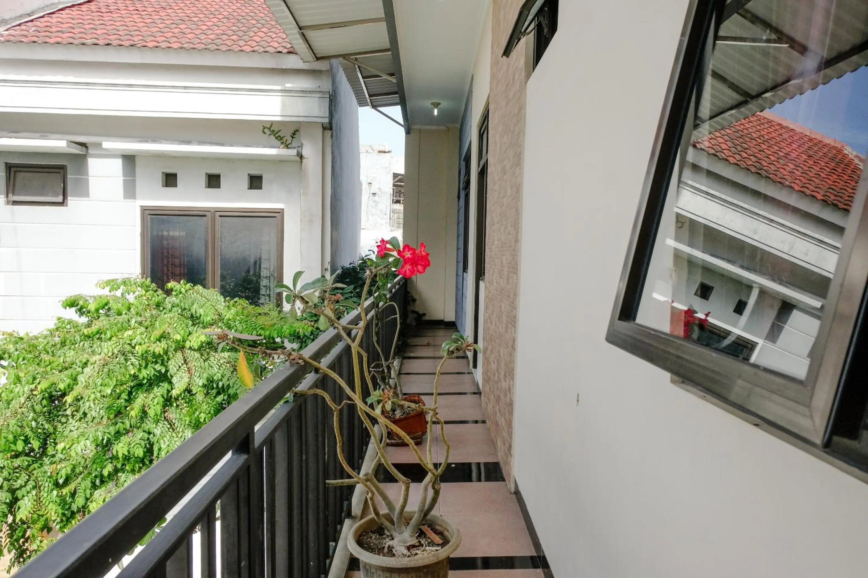 Balcony/Terrace in OYO Life 2744 Guest House Qudsi