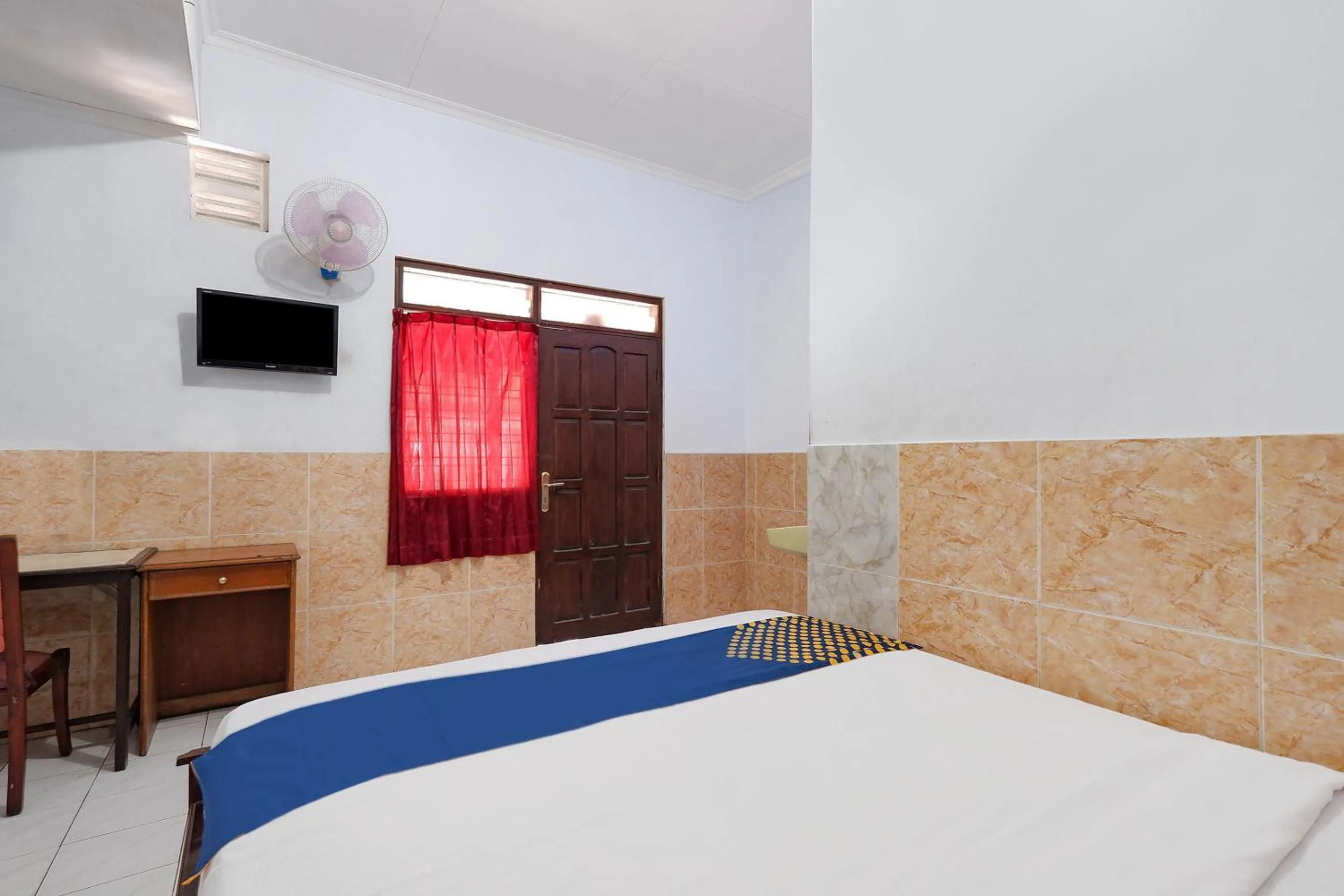 Bedroom in SUPER OYO 2865 Sartika Inn Pati